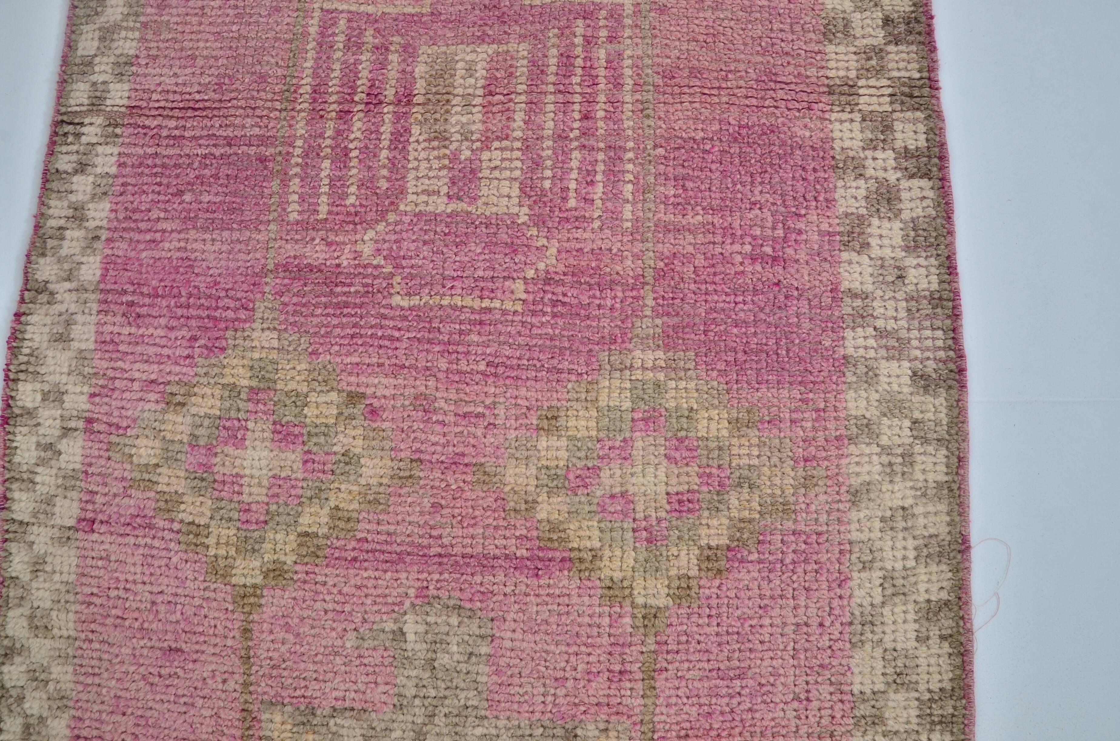Neutral Light Pink Vintage Runner sku 2209