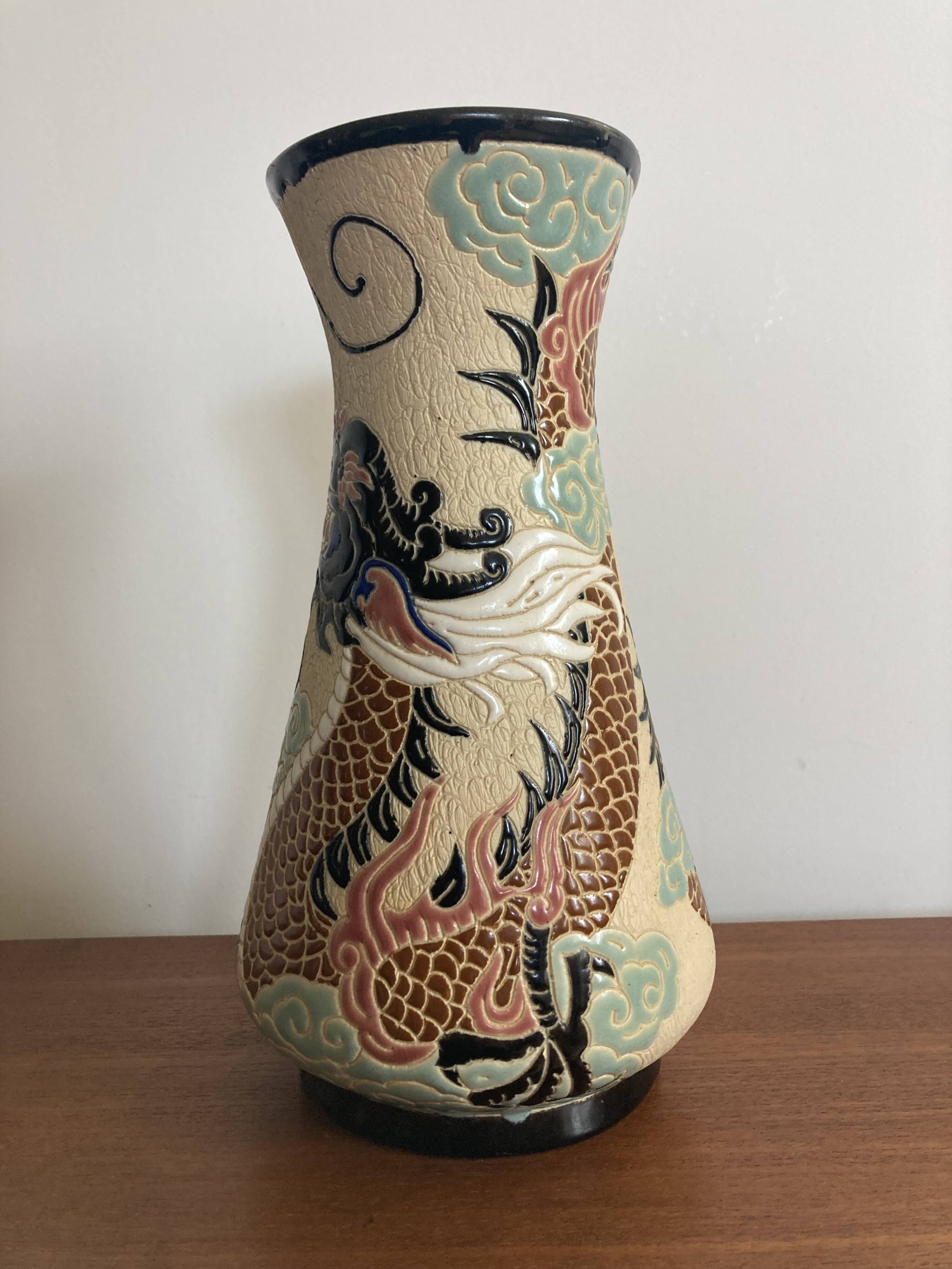 Vase Dragon
