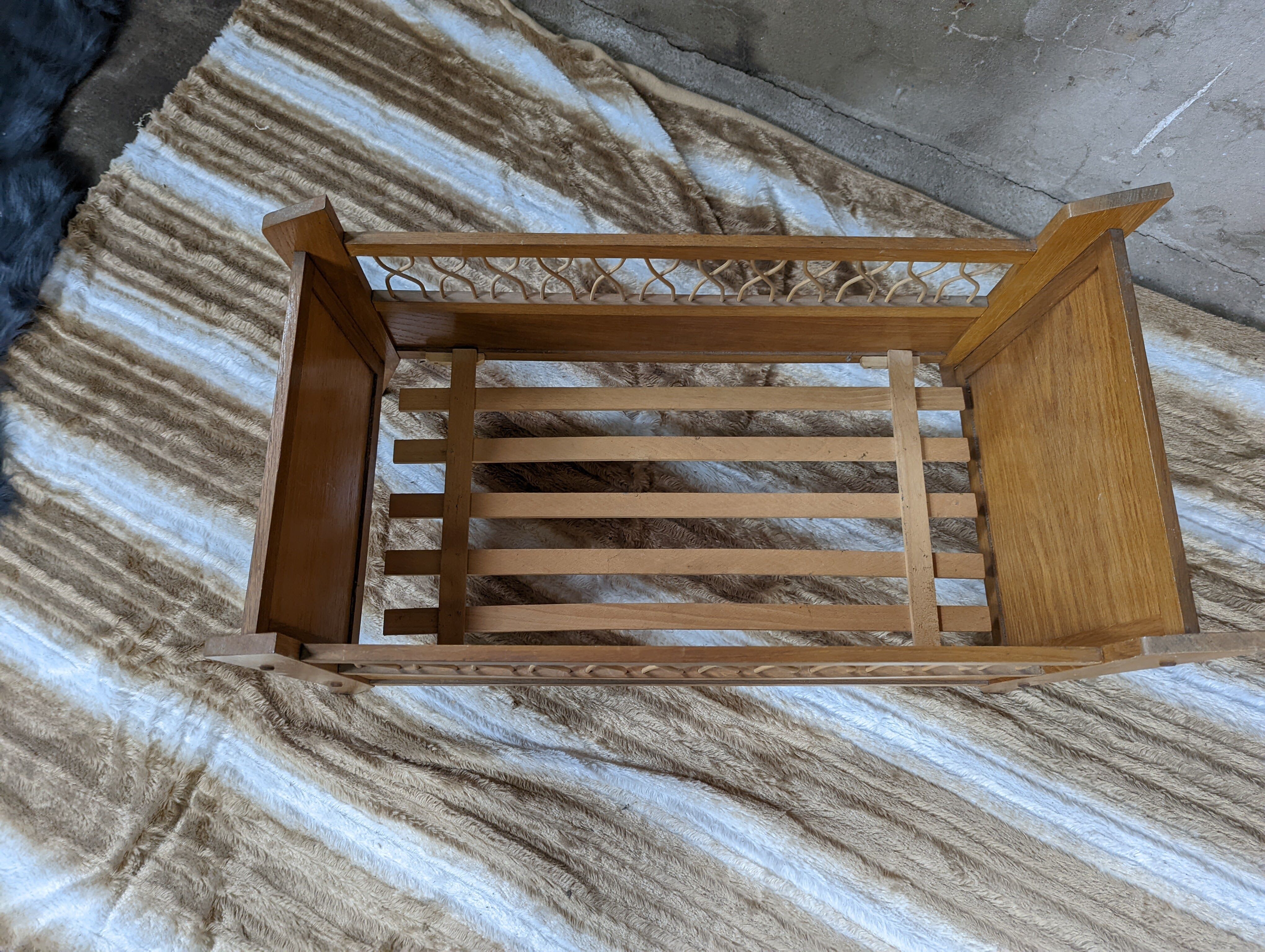 Rattan floor basket for pet