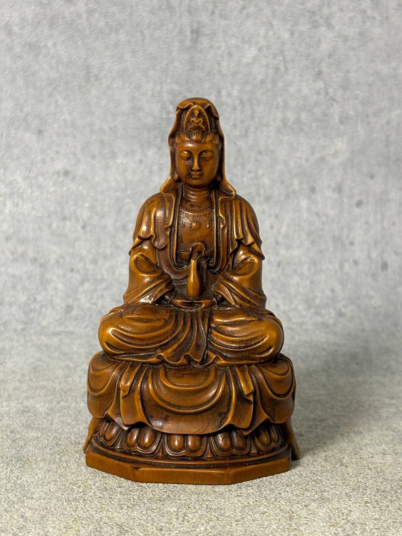 Two magnificent statues of Guanyin. Guanyin (觀音) is one of the bodhisattvas.