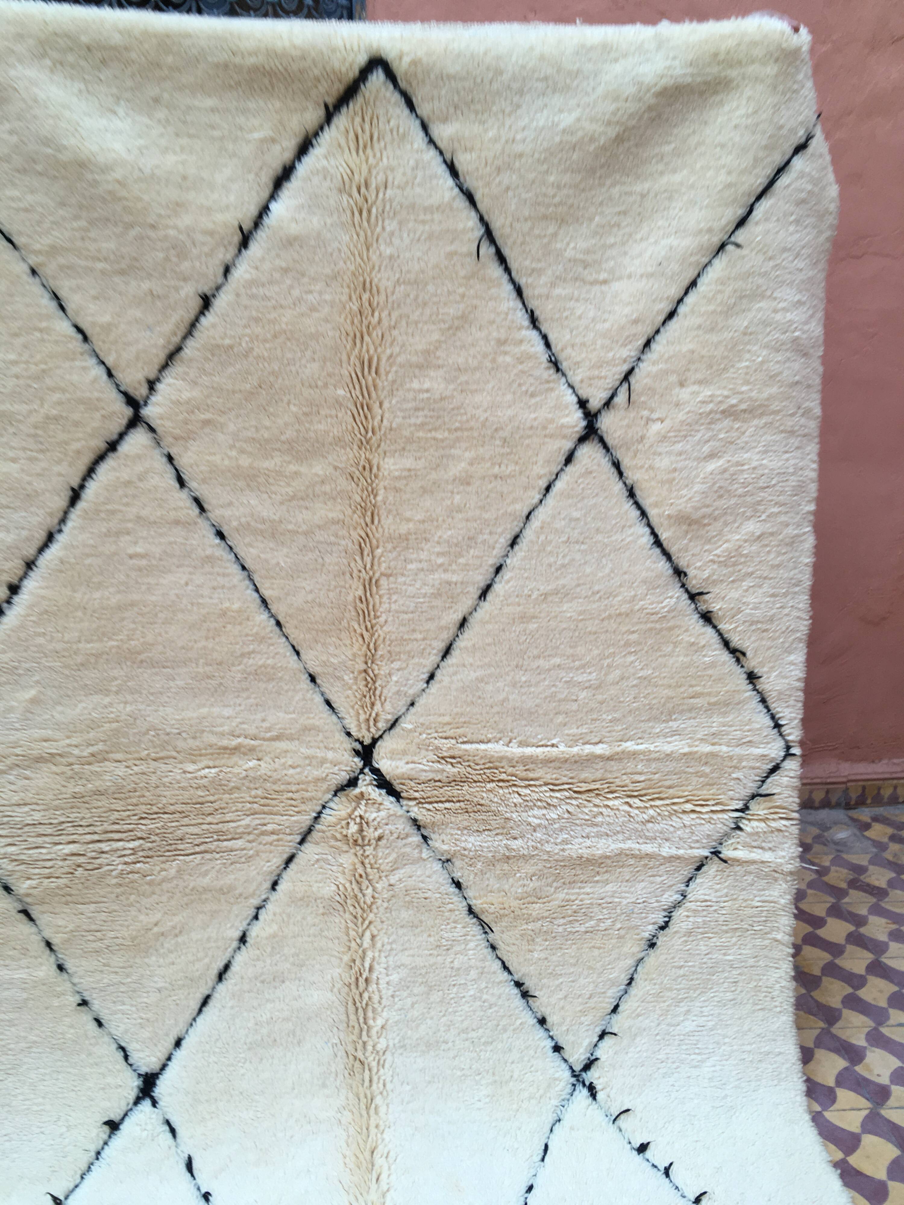 Moroccan Berber Beni Ouarain Rug 255 x 159 cm