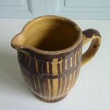 Barrel-looking water pitcher