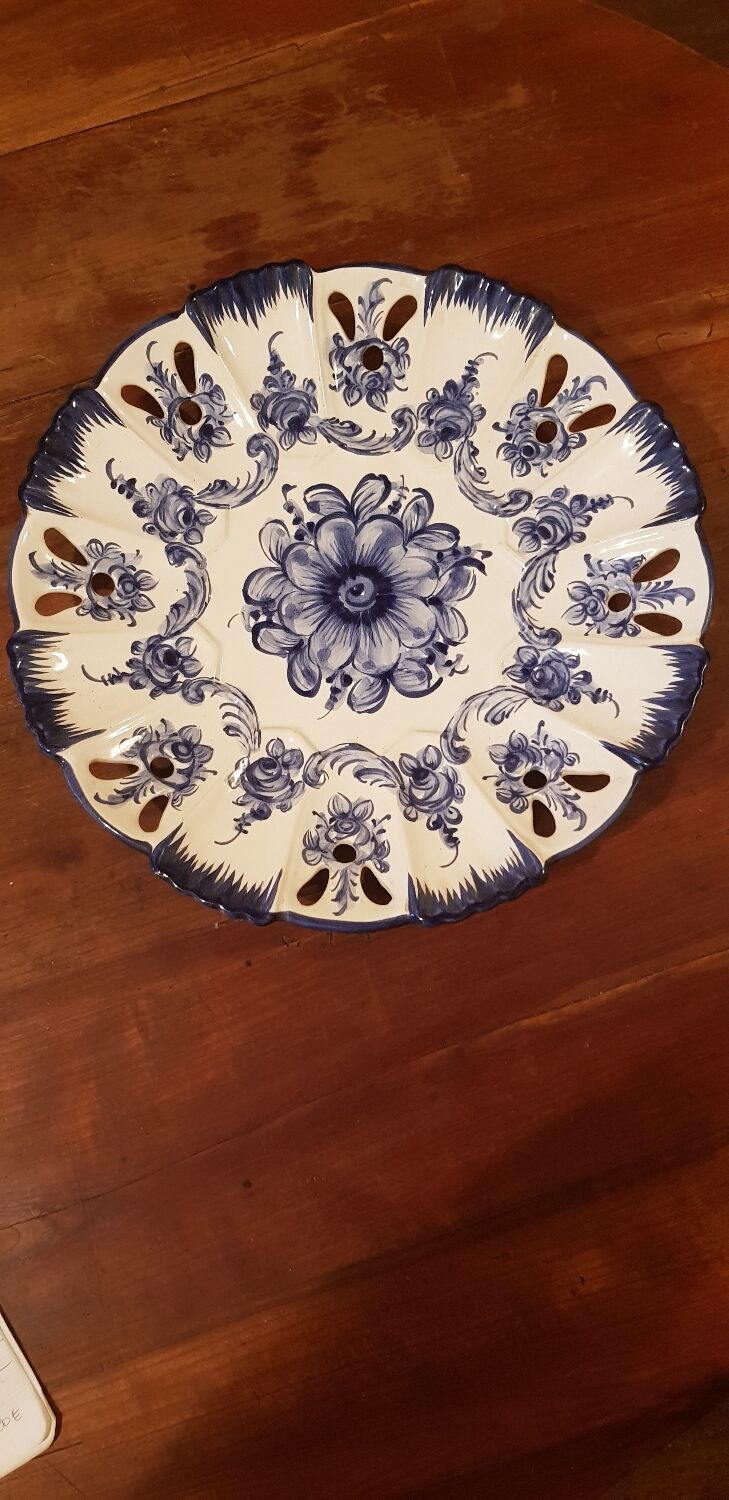 Tureen signed vestal. origin portugal.