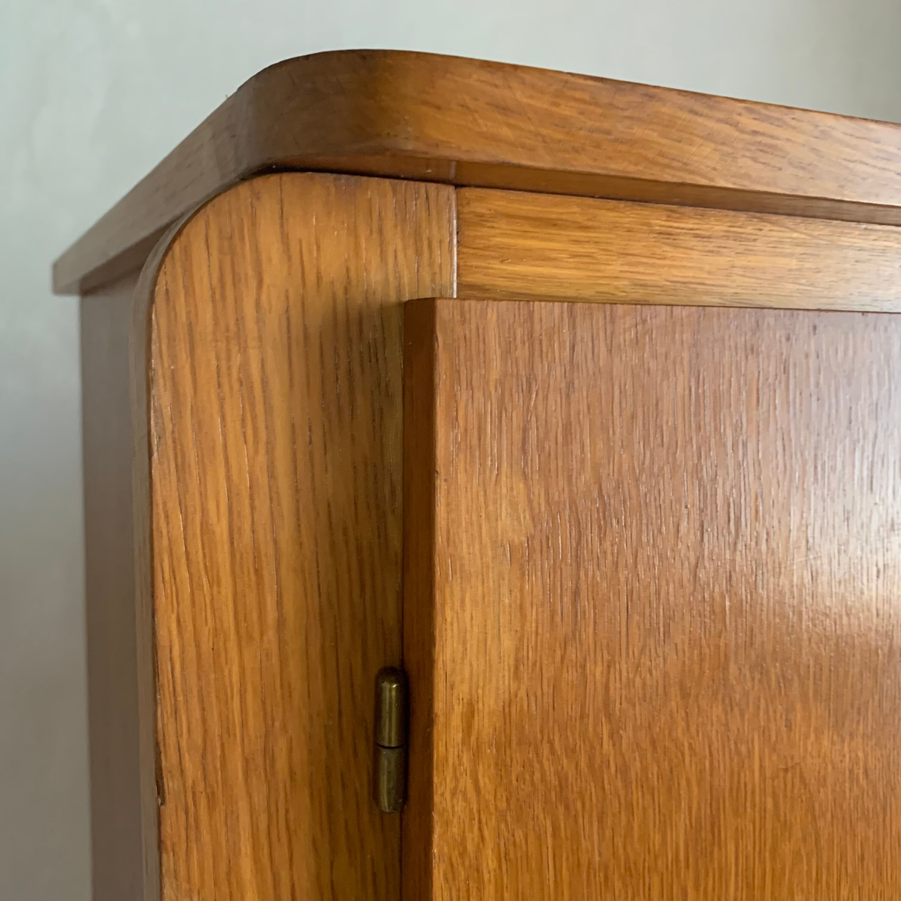 Armoire chêne et rotin vintage