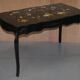 Bureau d'écriture vintage peint polychrome laqué noir avec oiseaux et fleurs