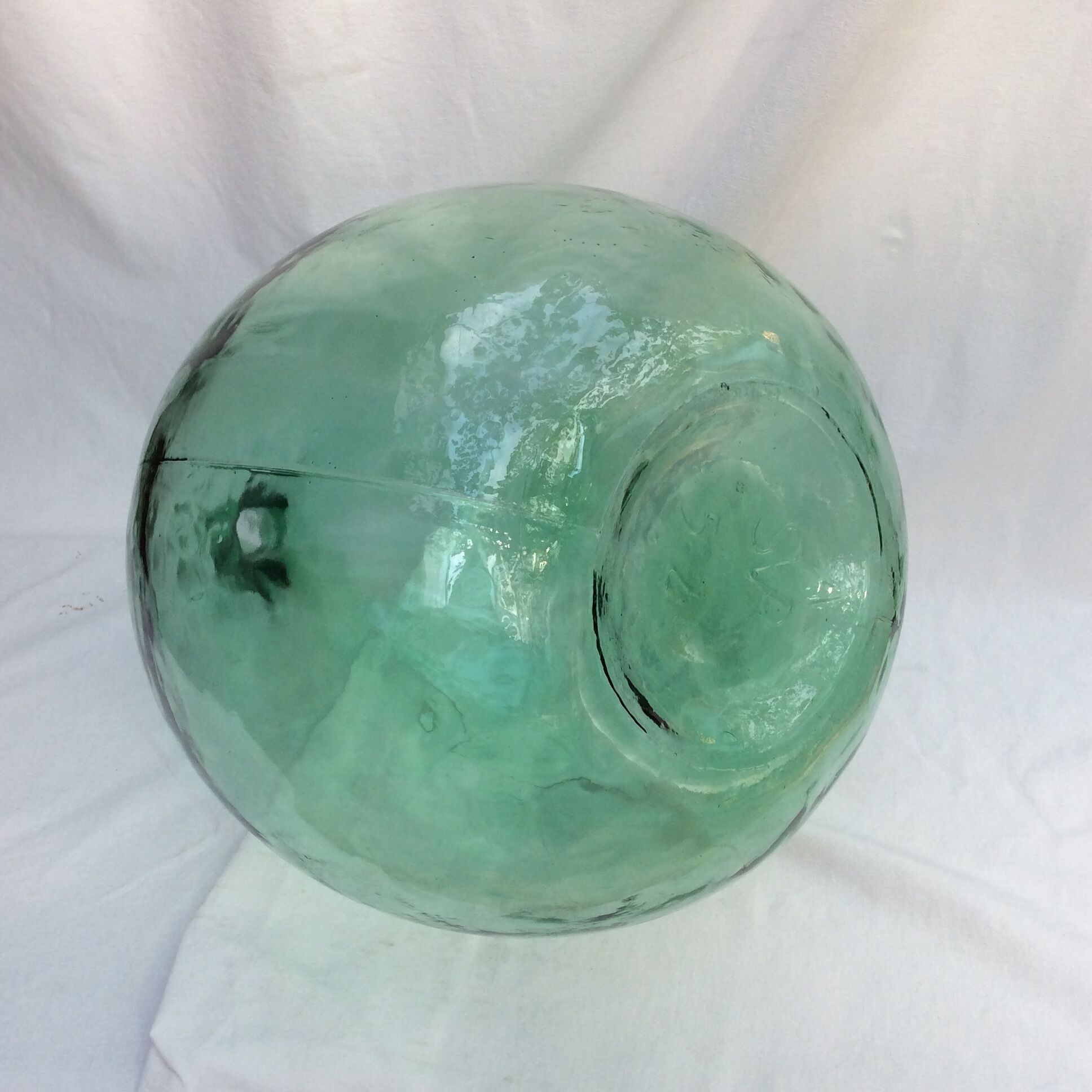 Lady Jeanne in glass 54 liters green color dimension: height -63cm- diameter -42cm-