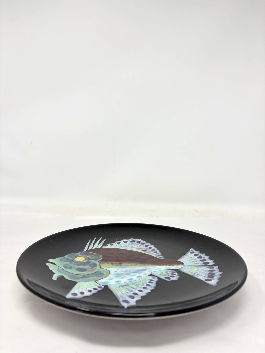 Ceramic plate with fish design from Louvain