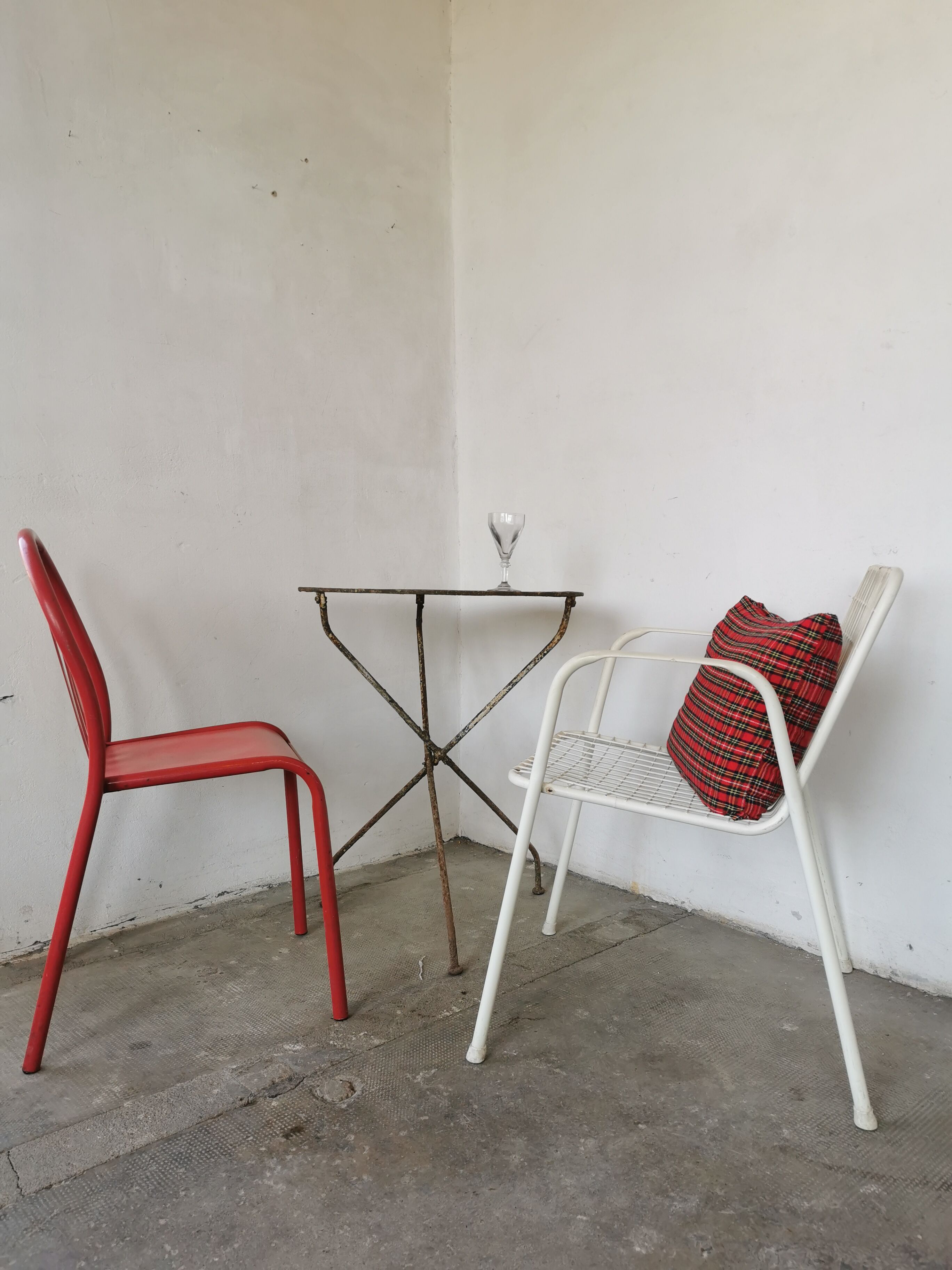 Emu chair, rio, in white metal mesh