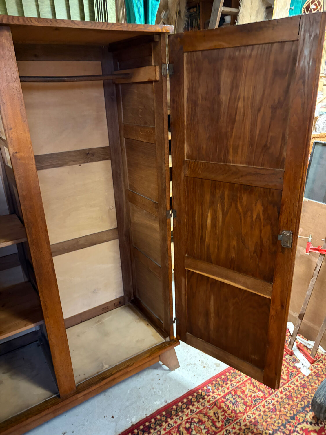 René Gabriel designed wardrobe shoulder reconstruction.