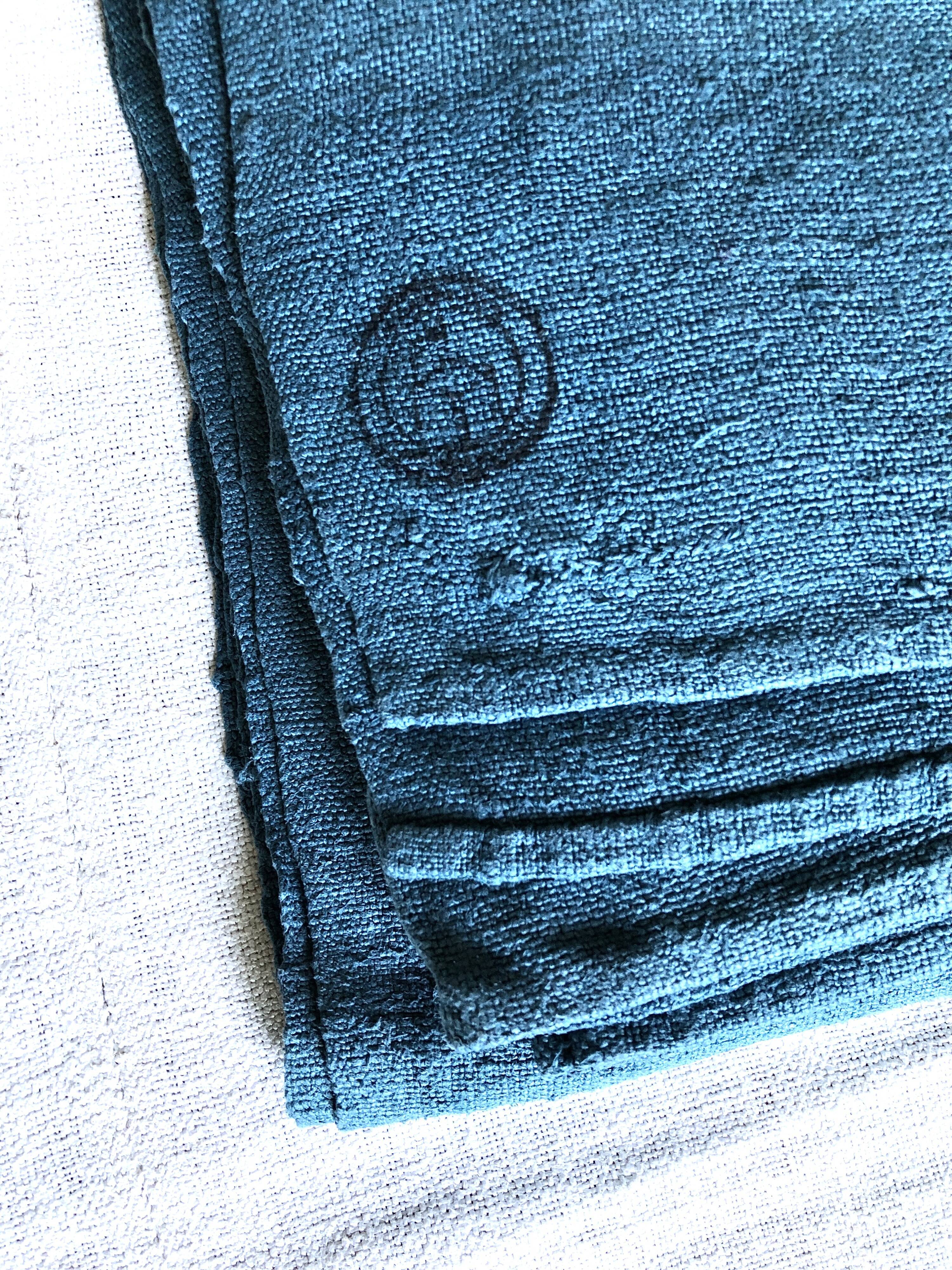 Nappe de vendange en chanvre ancien teint en bleu aquatique