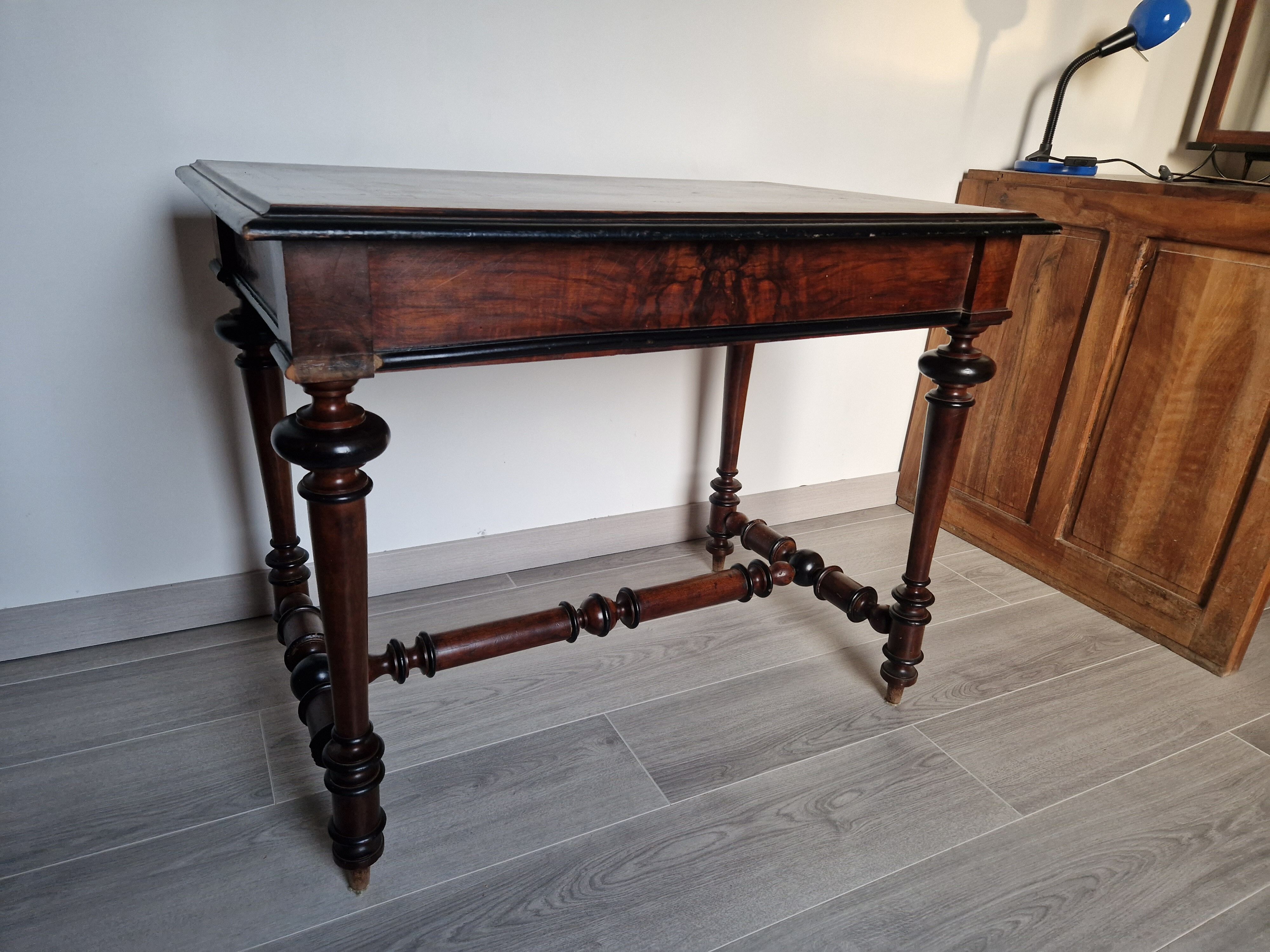 Napoleon nineteenth century desk in solid walnut and mahogany veneer