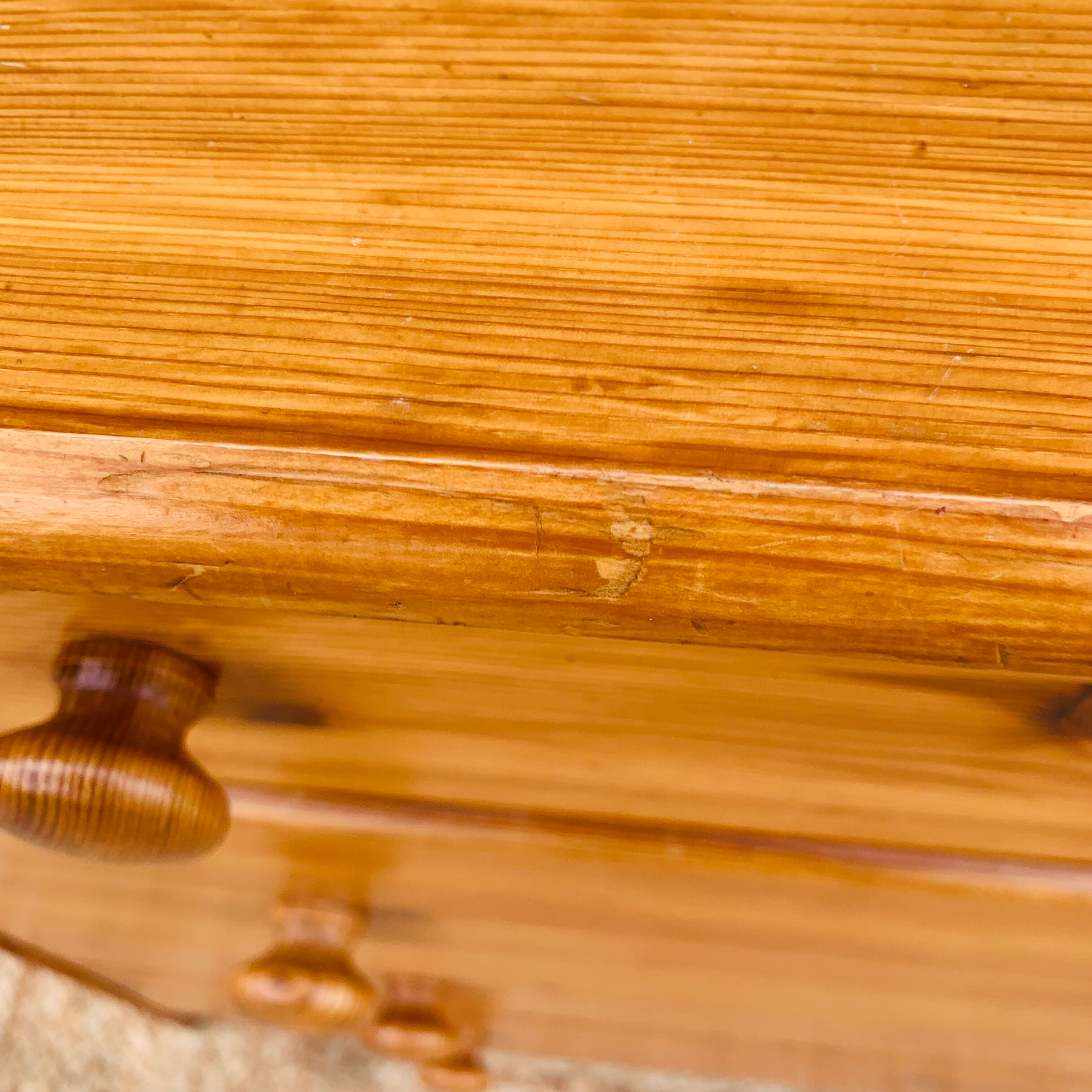 Pine chest of drawers