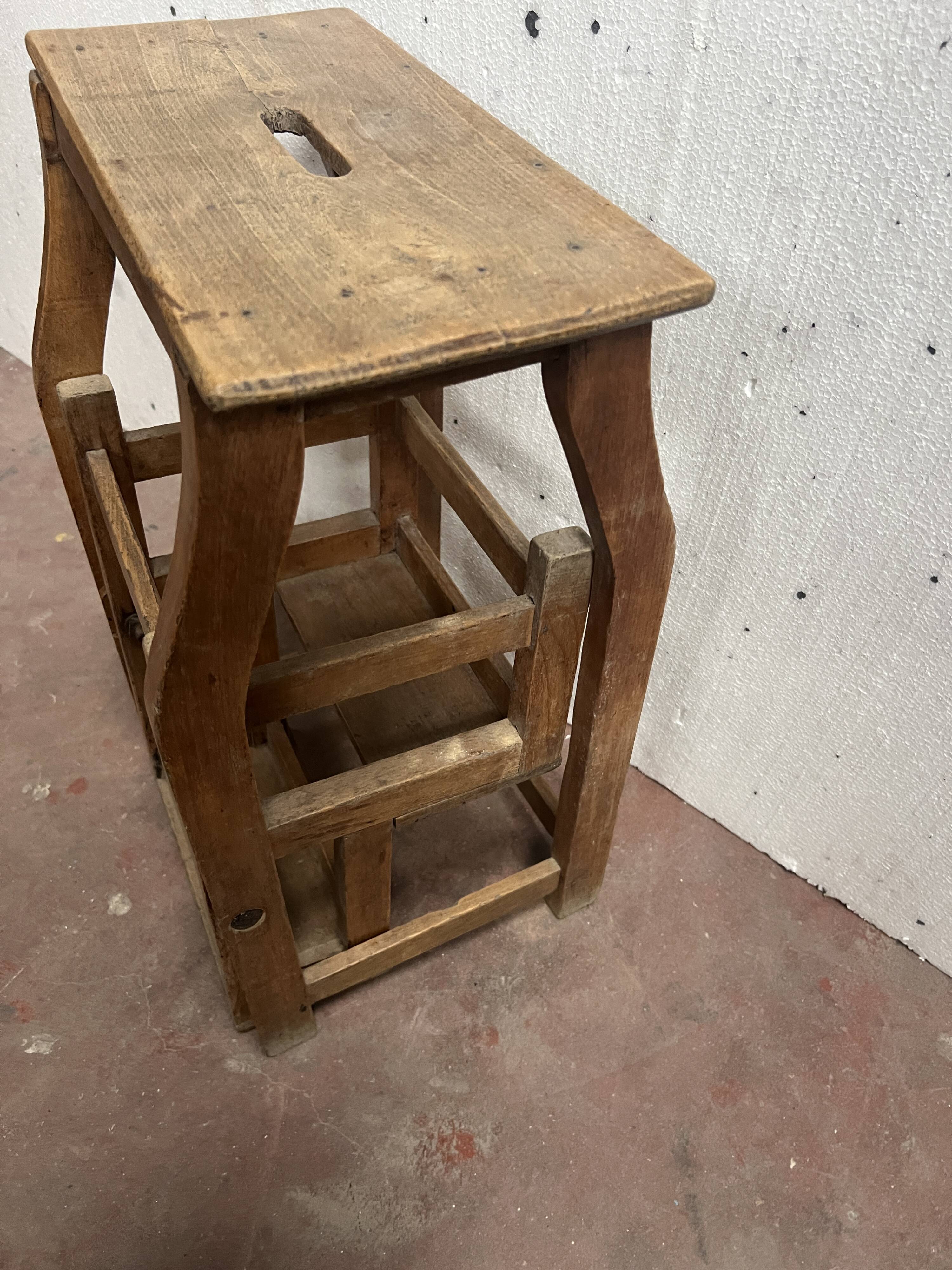 Escalier de bibliothèque en hêtre naturel XIX siècle