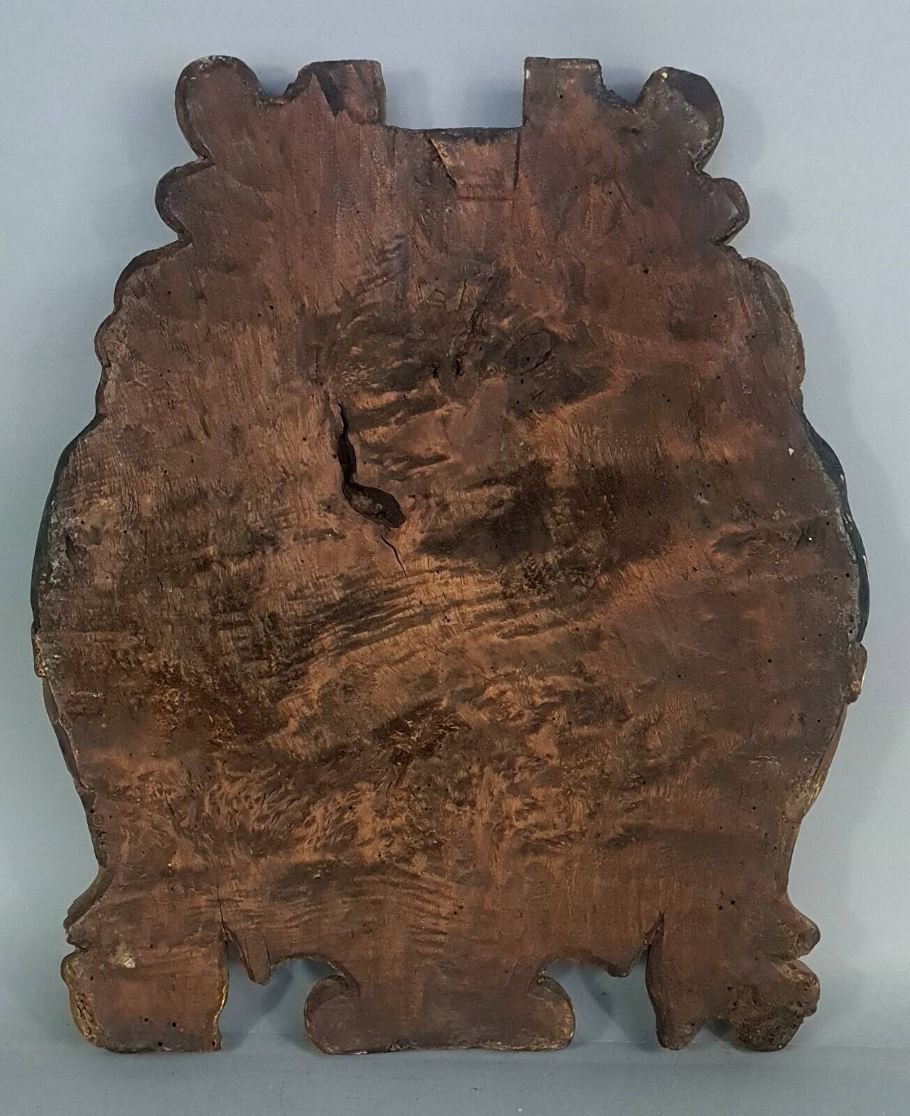 18th century carved wooden element, a cartouche surrounded by two women C478