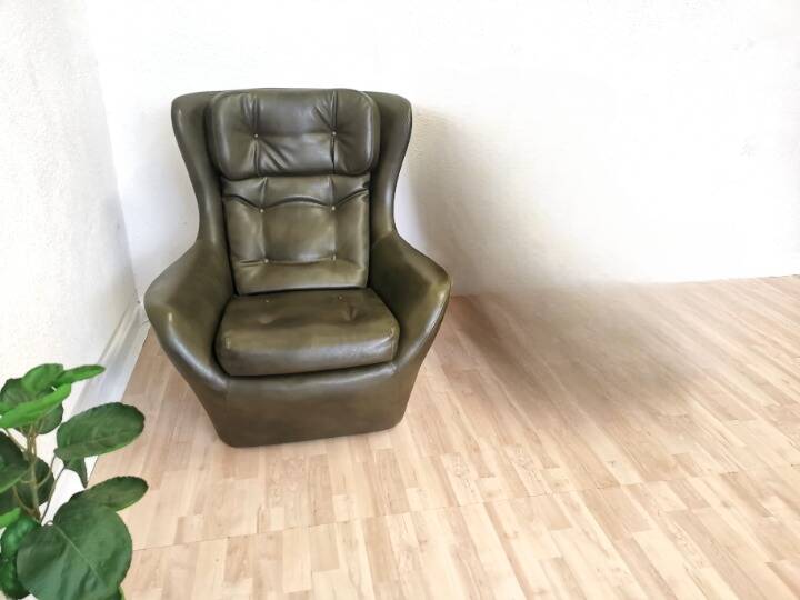 Vintage Dark Green Leather Lounge Armchair: 1970s Scandinavian Style