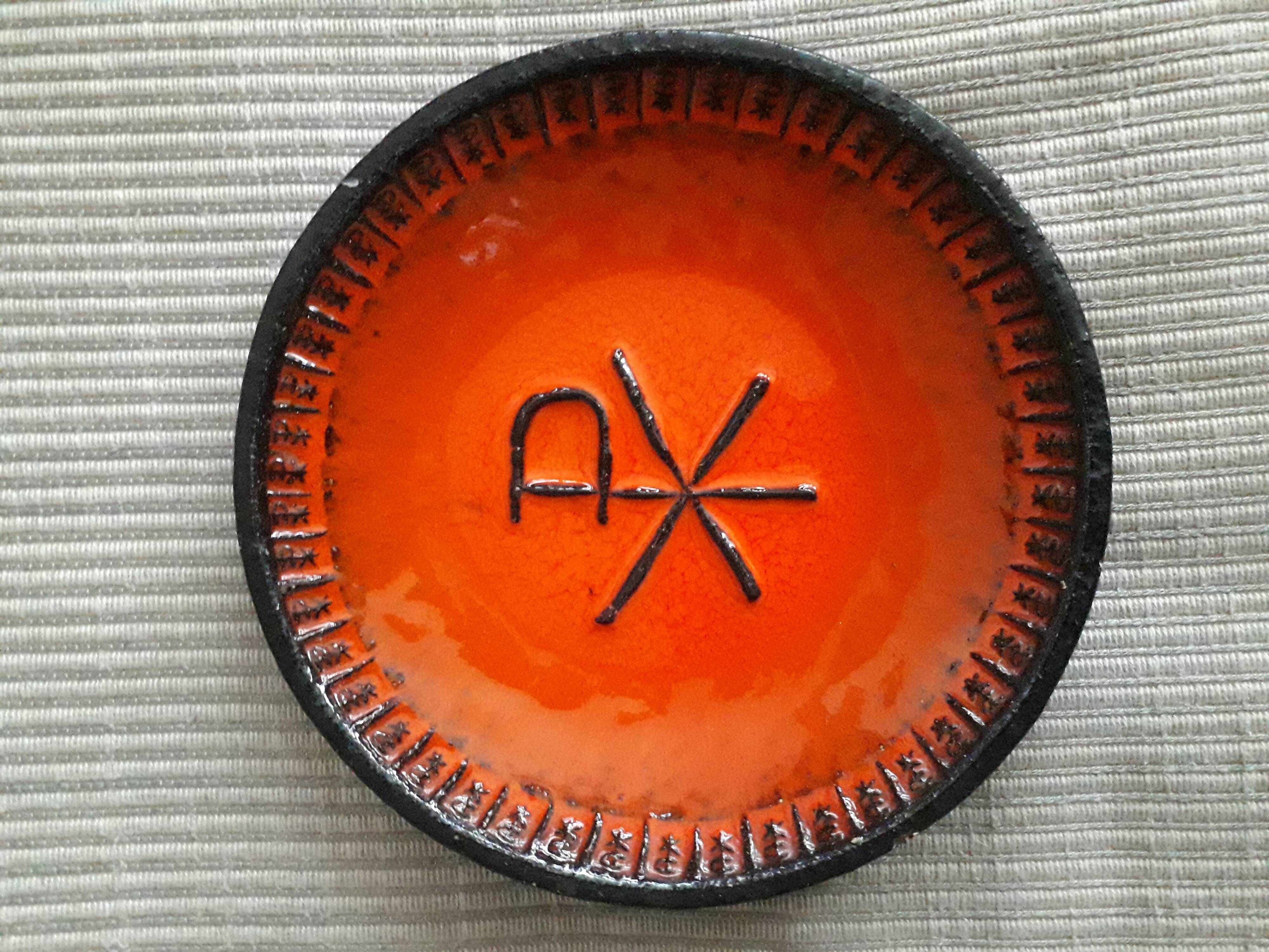 Decorative vintage plate signed