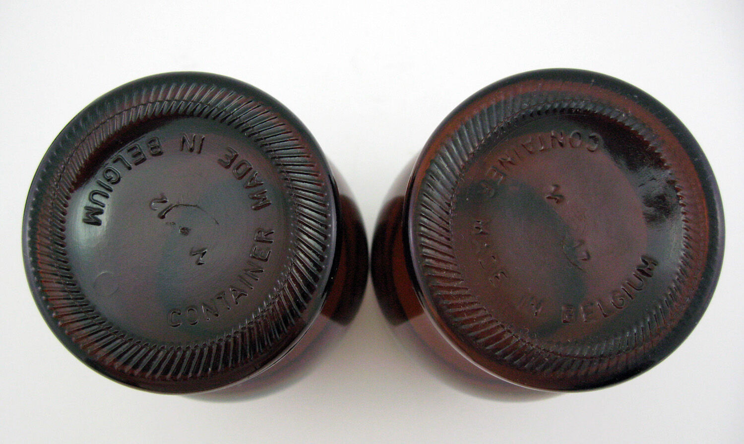 2 brown glass jars - Lever made in Belgium 1970