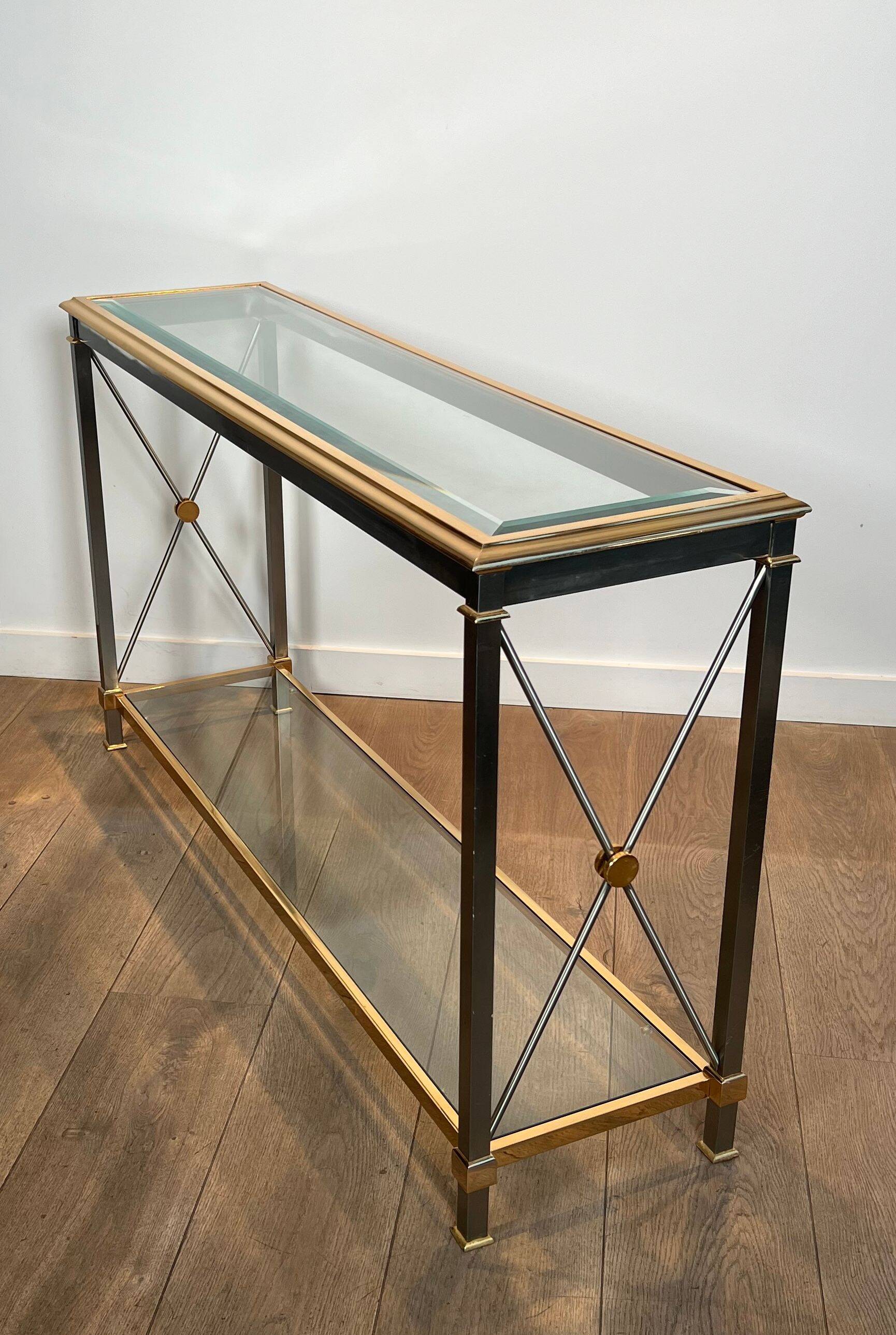 Console de style néoclassique en laiton doré et patine canon de fusil attribuée à la Maison Jansen