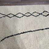 Handmade traditional Moroccan wool rug size 150 x 250 cm.