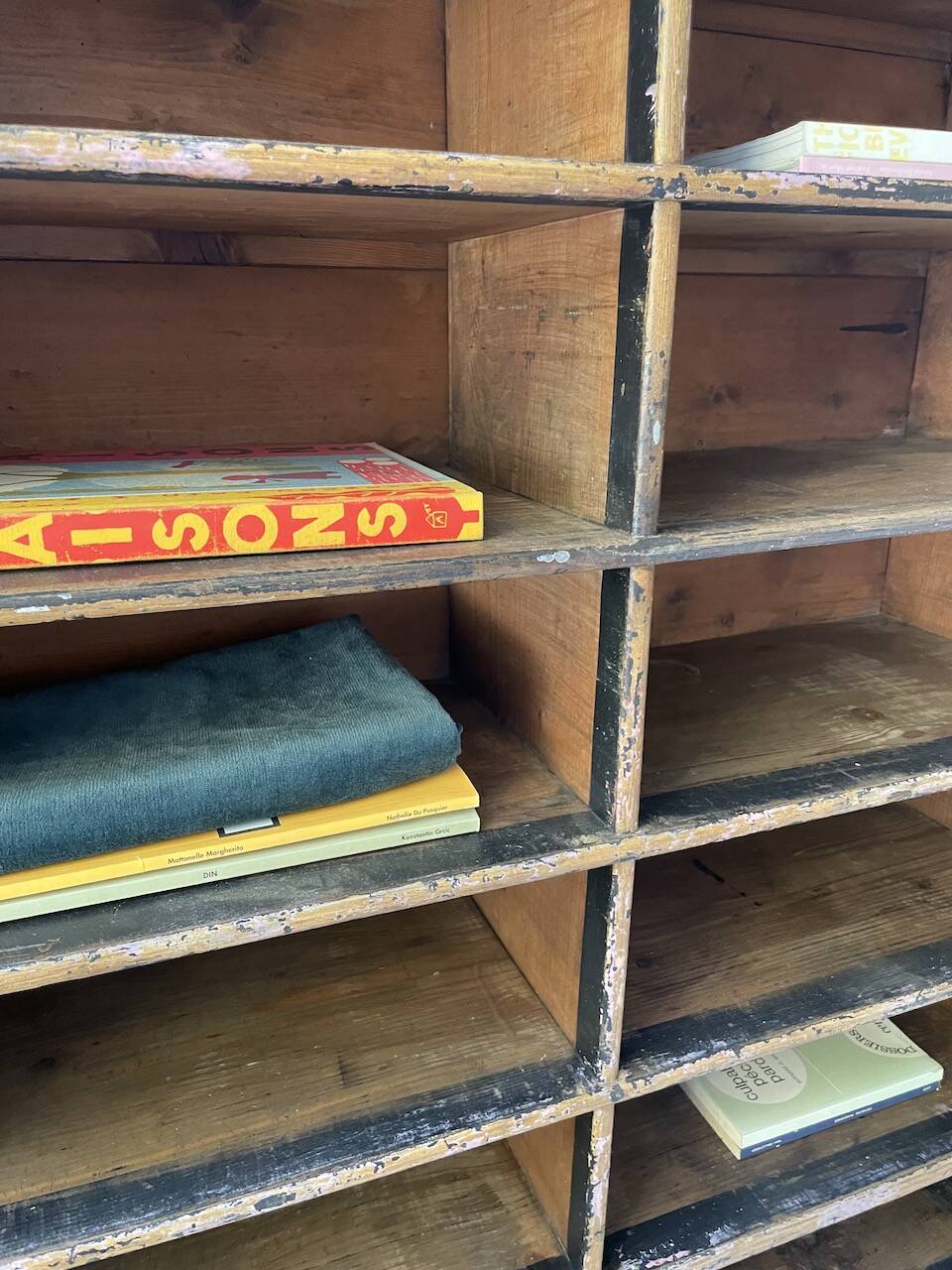 XL 1900 bookcase shelf