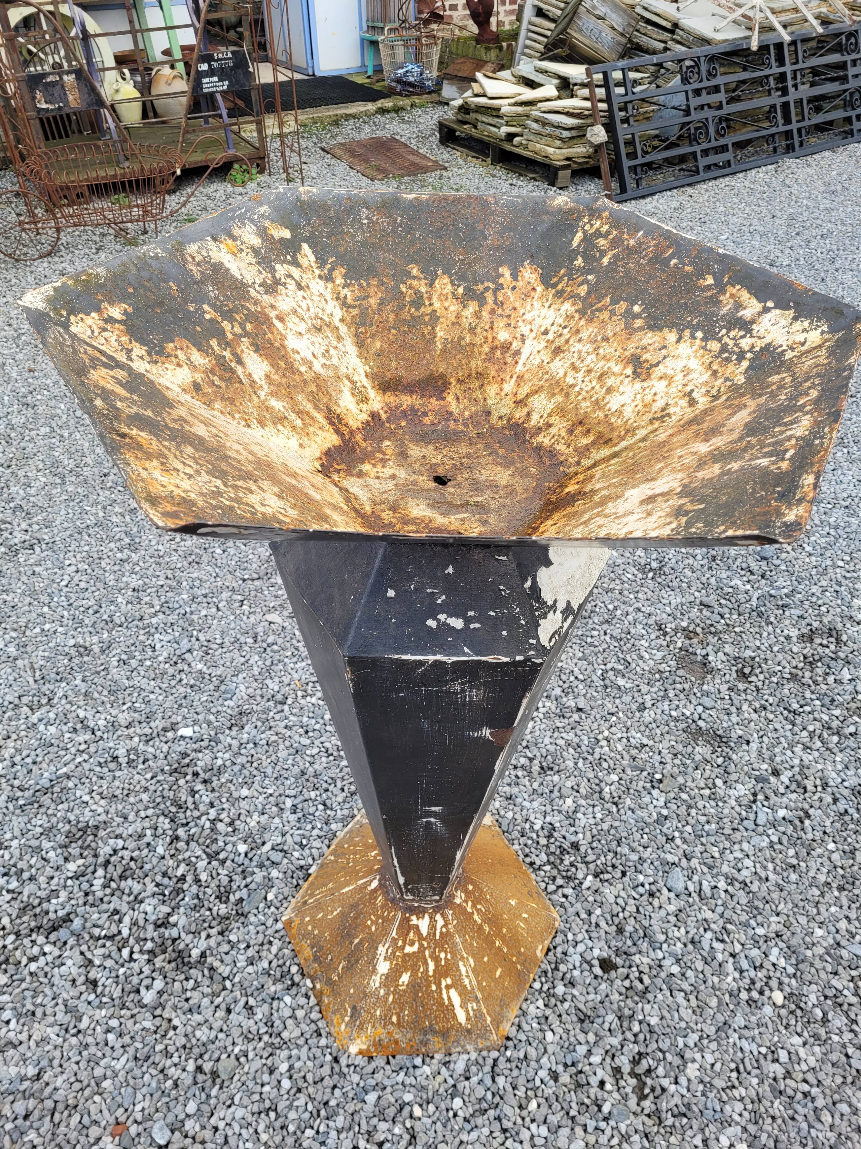 Iron standing planter