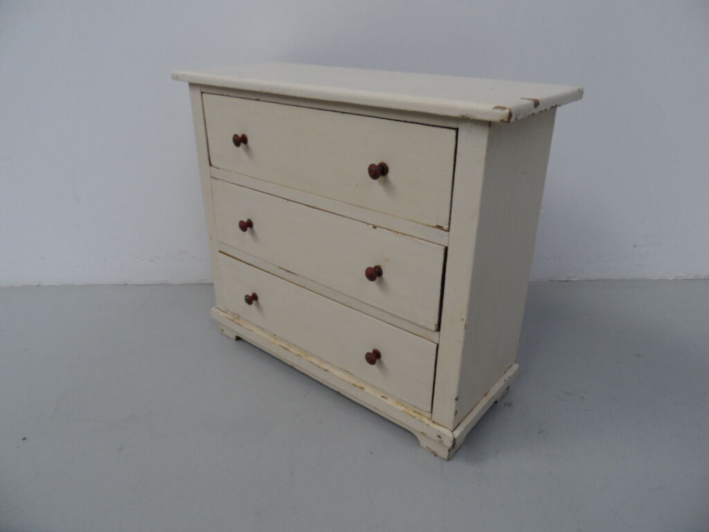 Vintage chest of drawers
