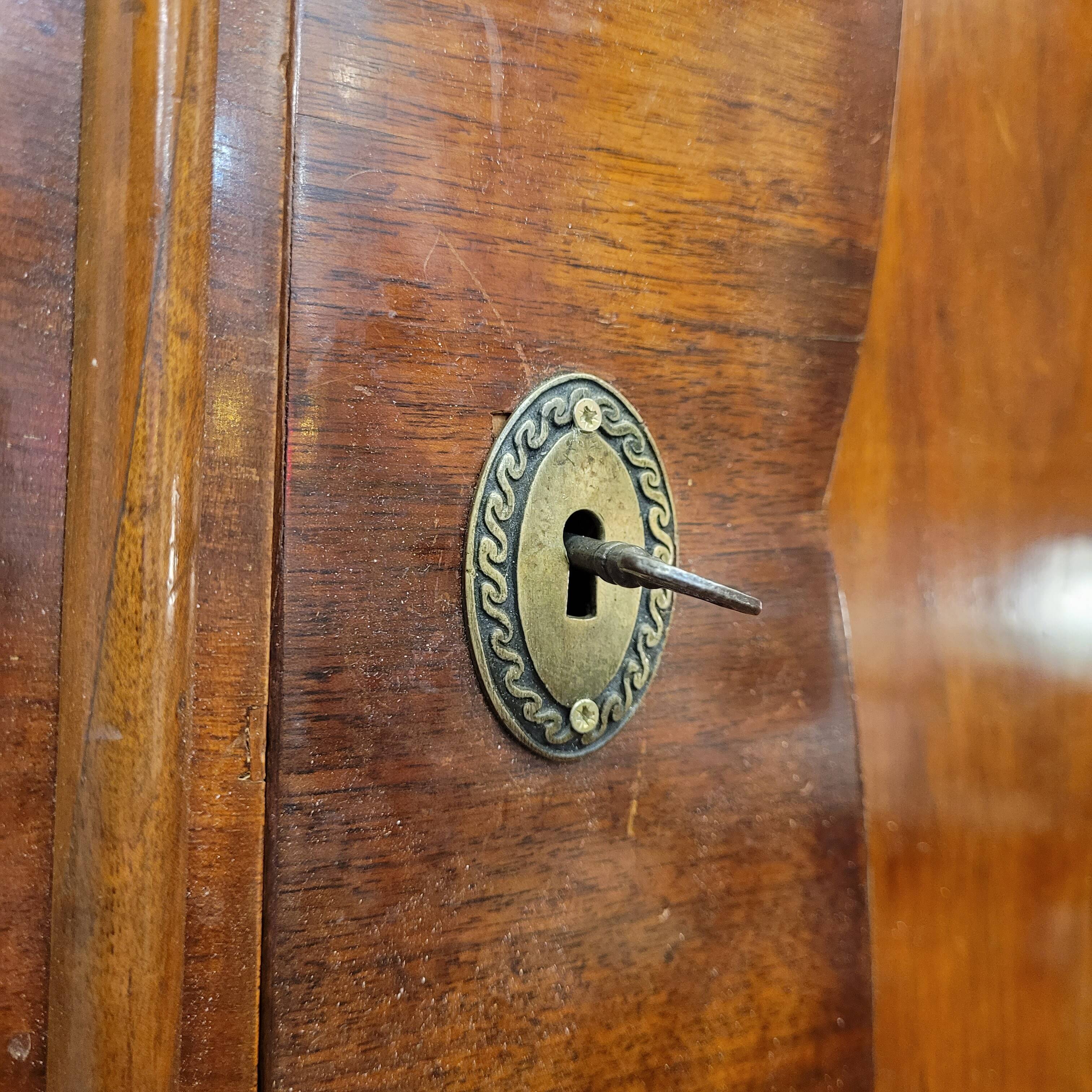 Armario / Gabinete estilo Biedermeier, madera de fresno, circa 1840 – Alemania