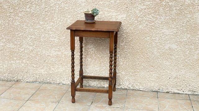 Side table in the countryside style in turned wood
