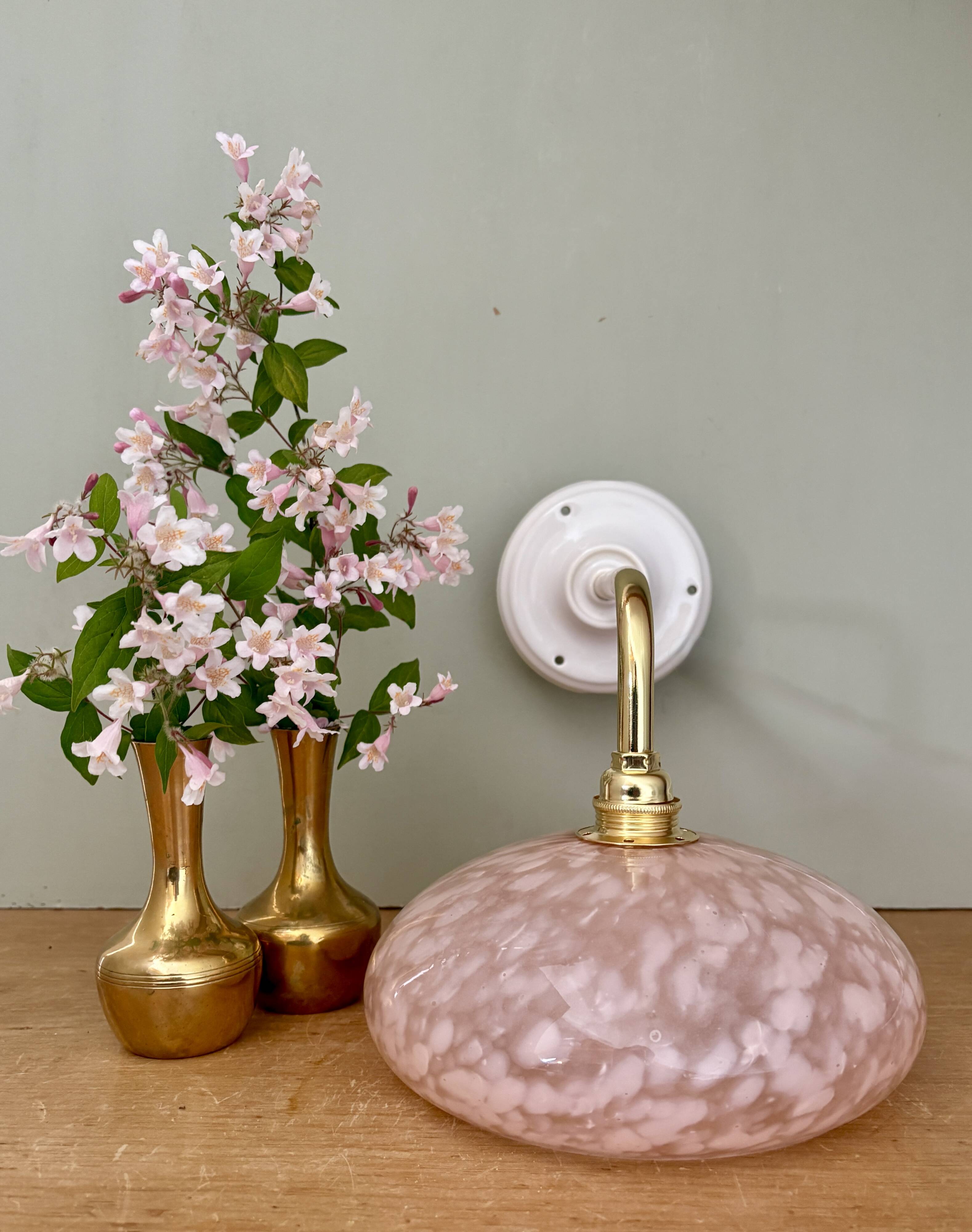 Elbow wall light, vintage glass lampshade from Clichy in pink.