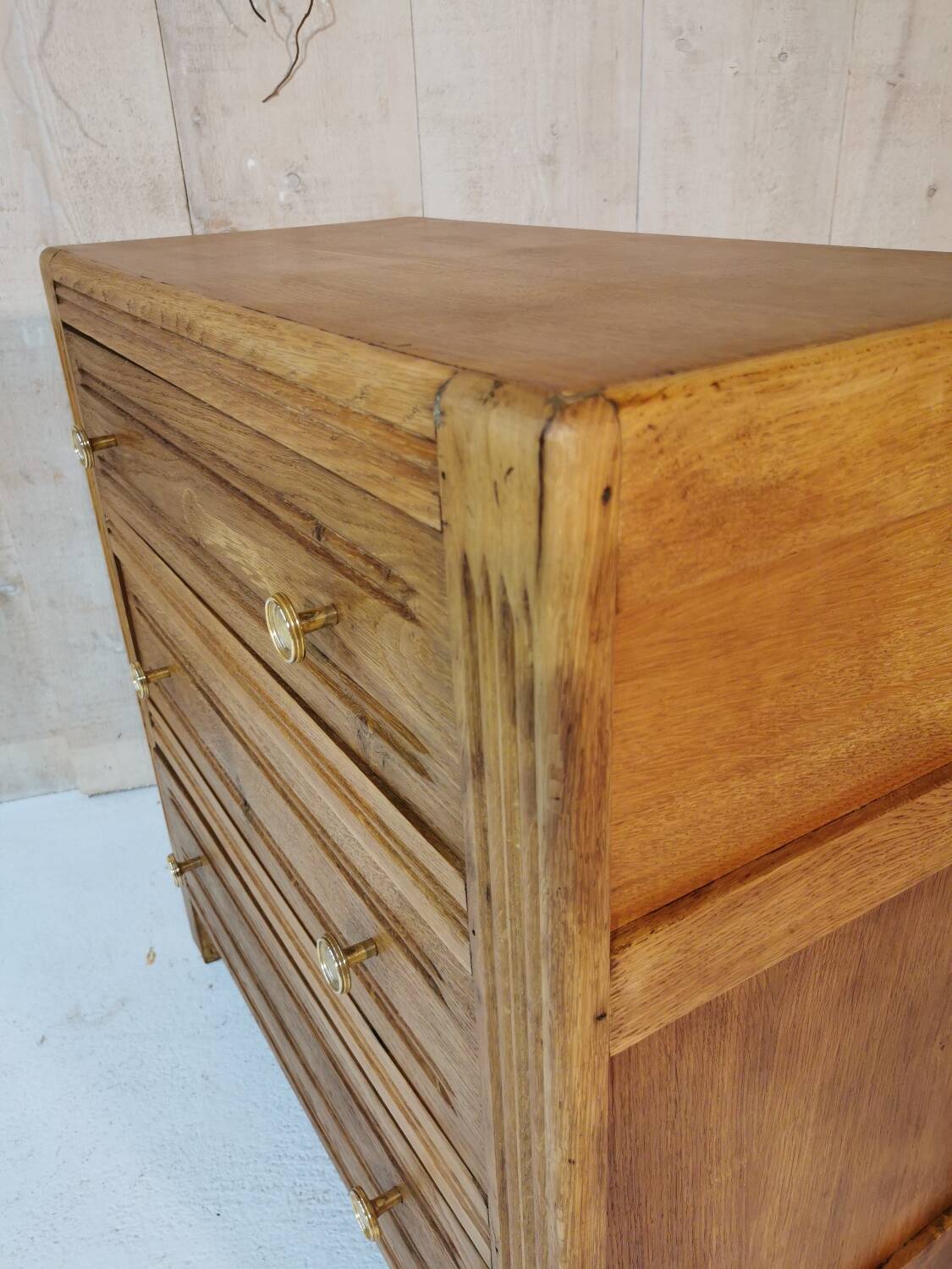 Oak chest of drawers