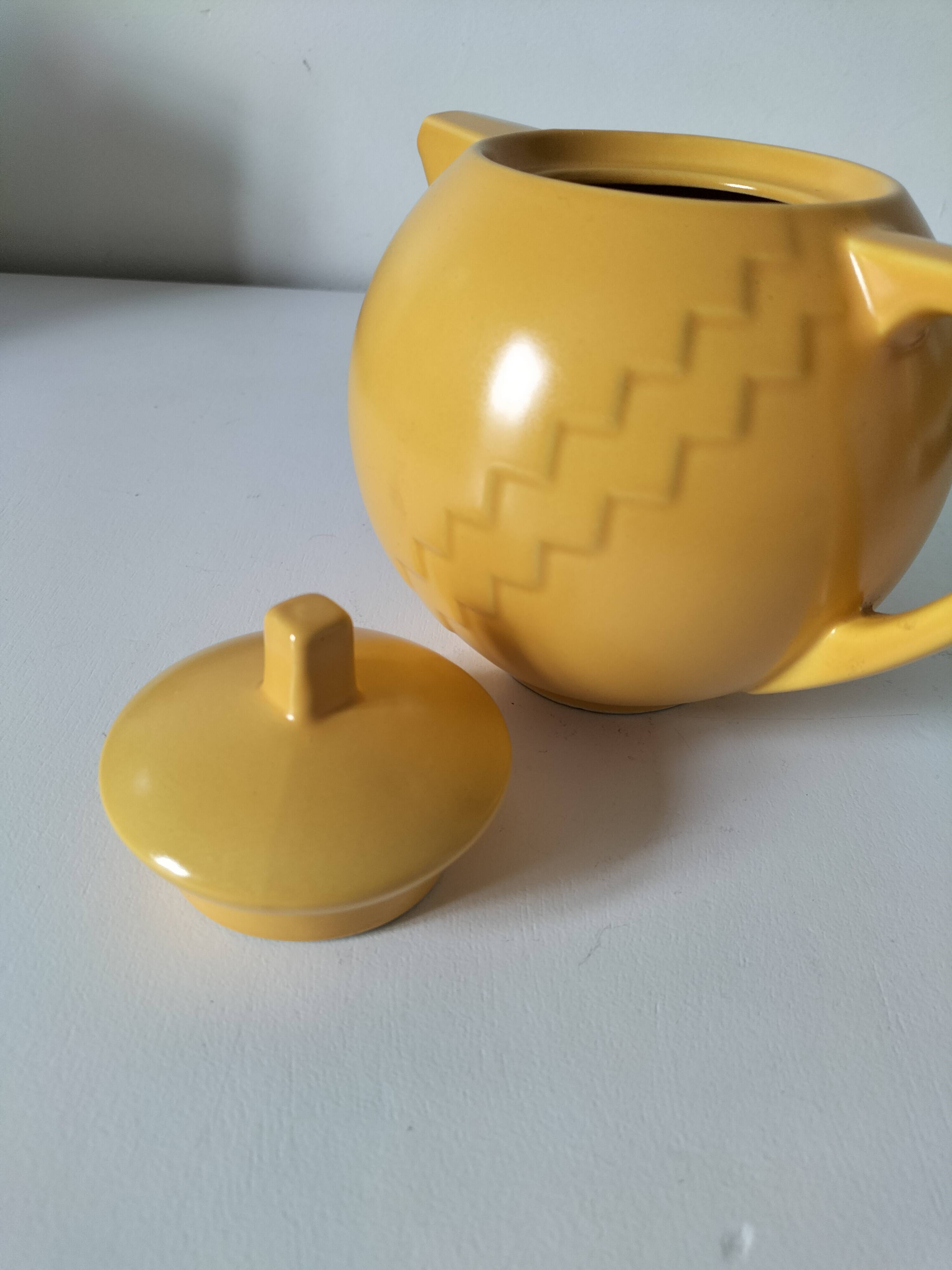 Salins Teapot – Memphis Design 1980s, Golden Yellow Color