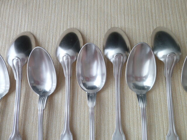 Box of 12 teaspoons in silver metal
