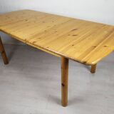 Extendable pine table
