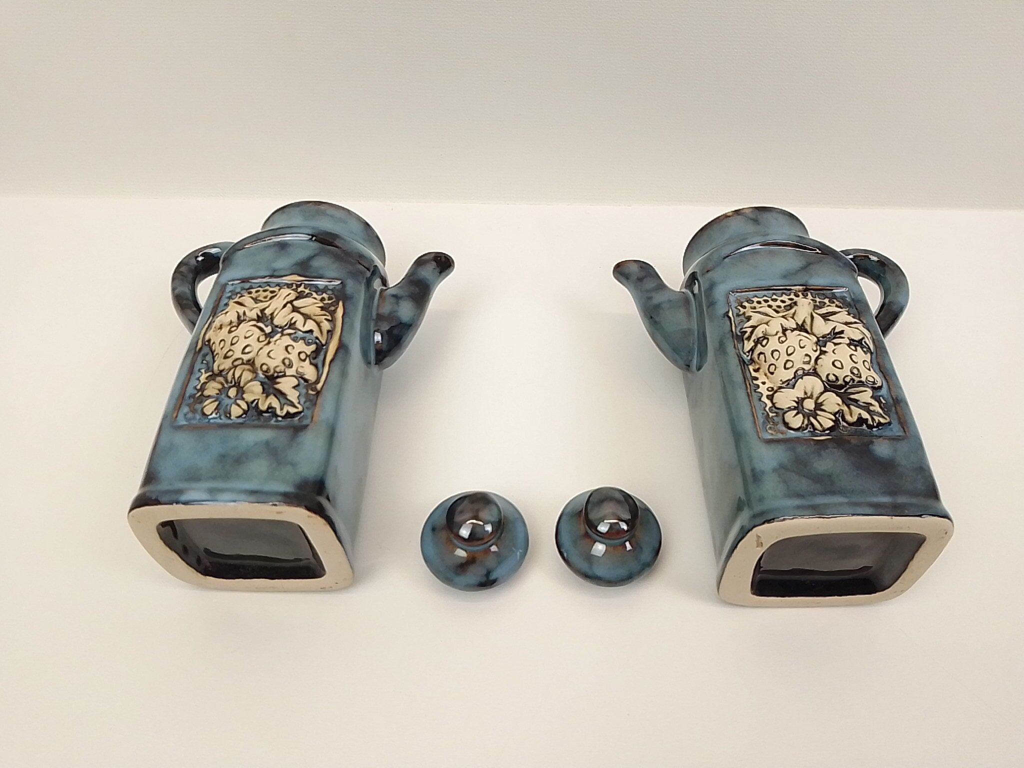 Oil and vinegar set in blue marbled style ceramic