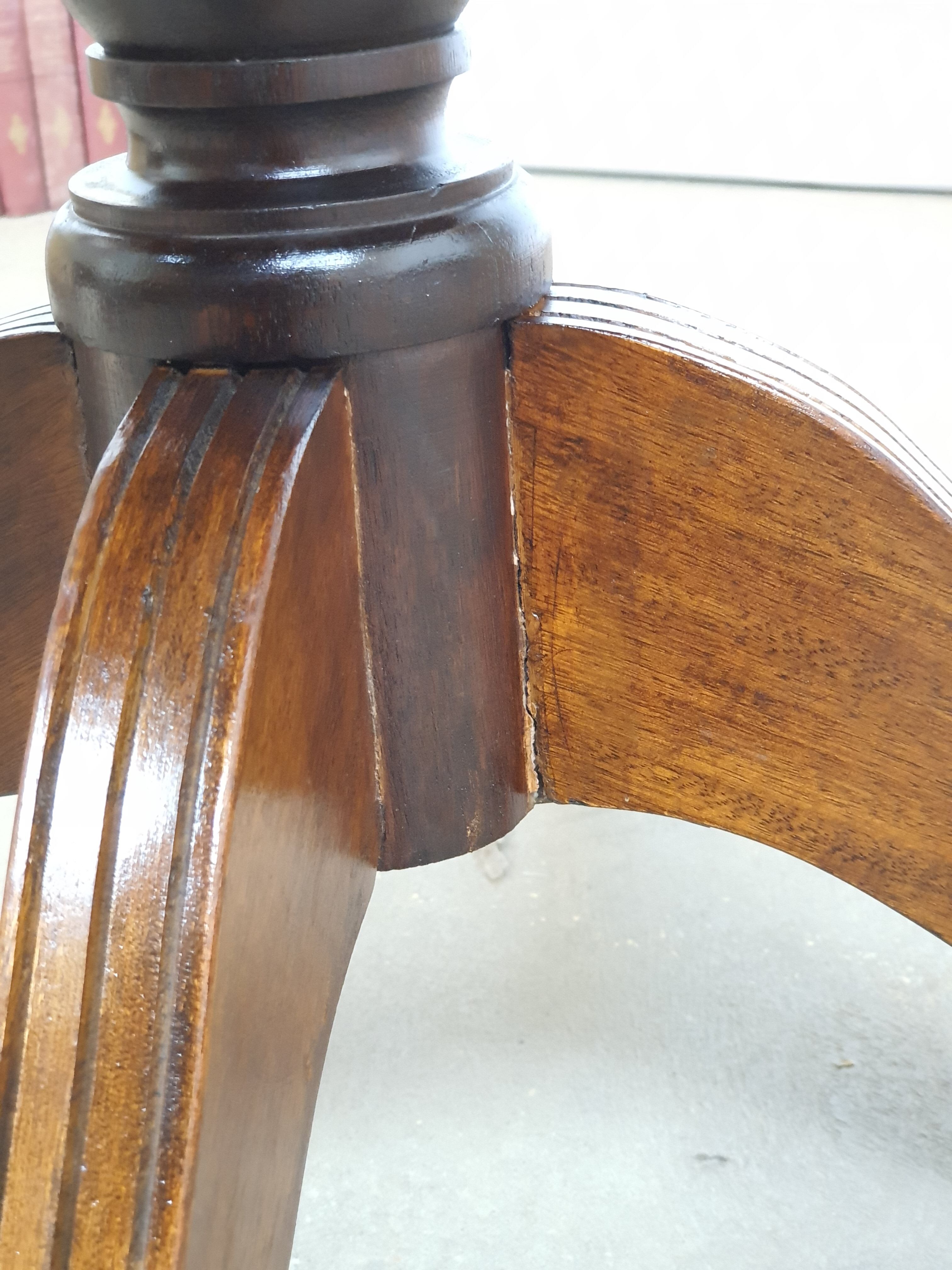 English game table leather tray and lion foot
