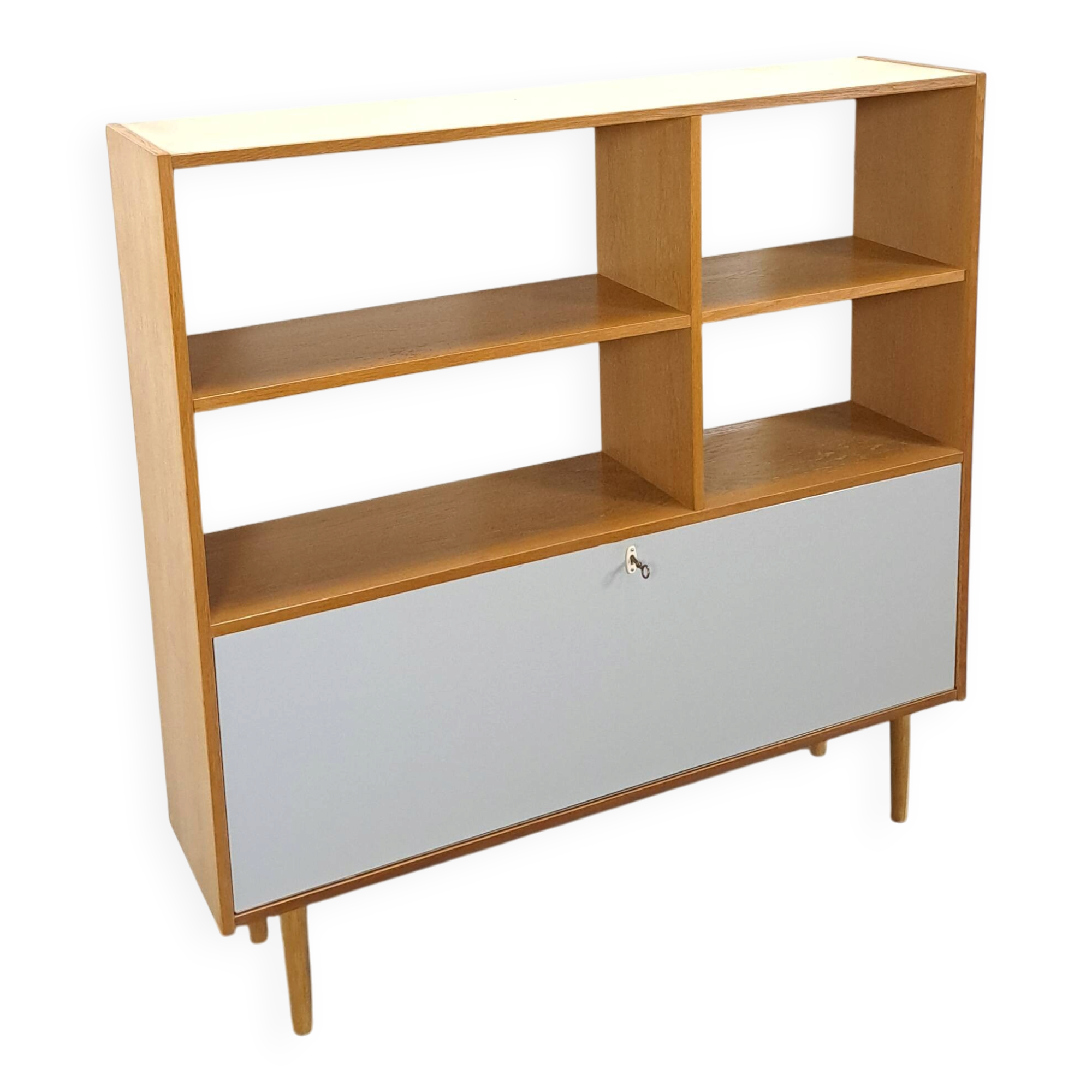 Deens Domino Mobler kast met klepdeur