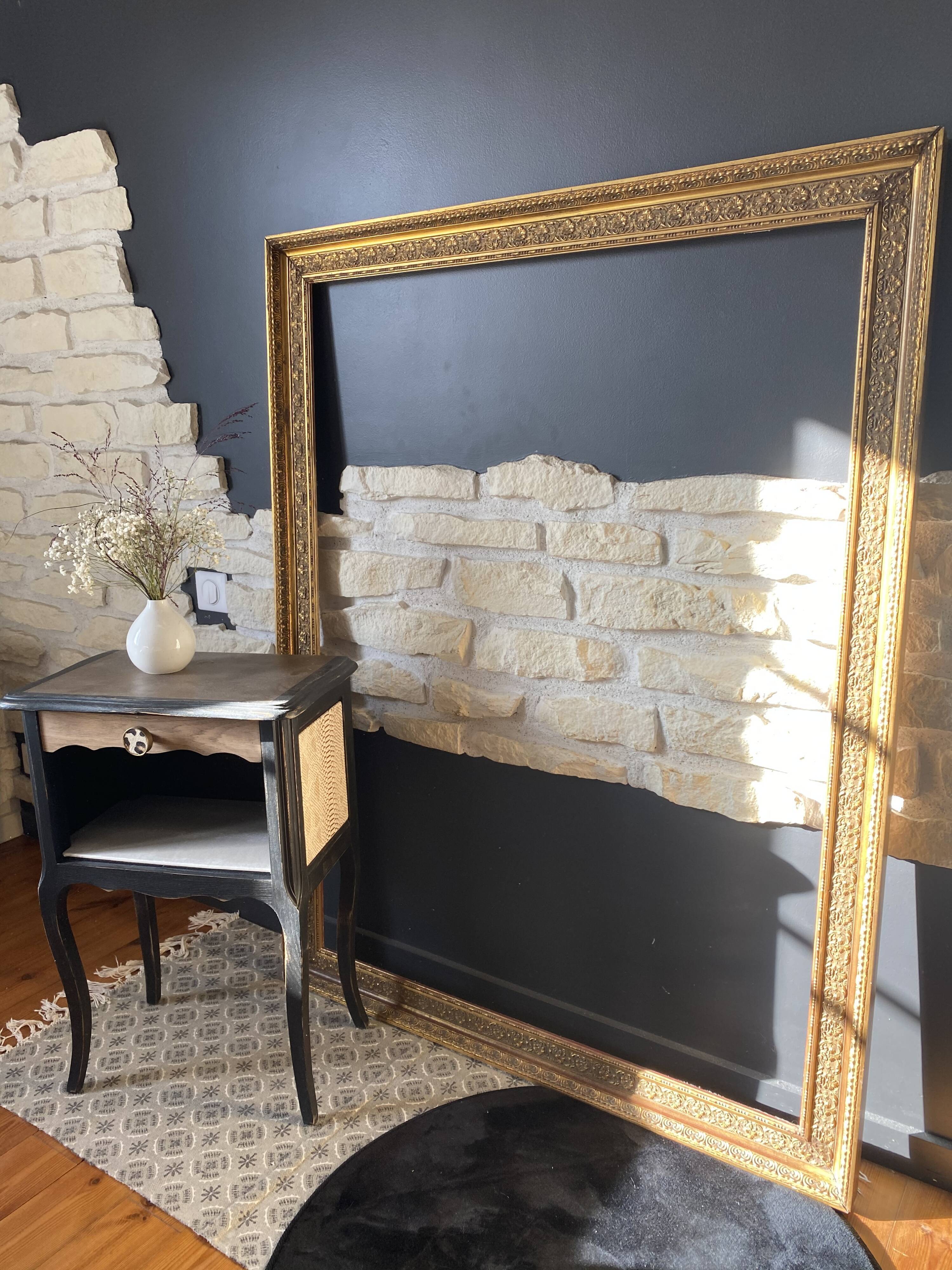 Large-format frame in moulded wood