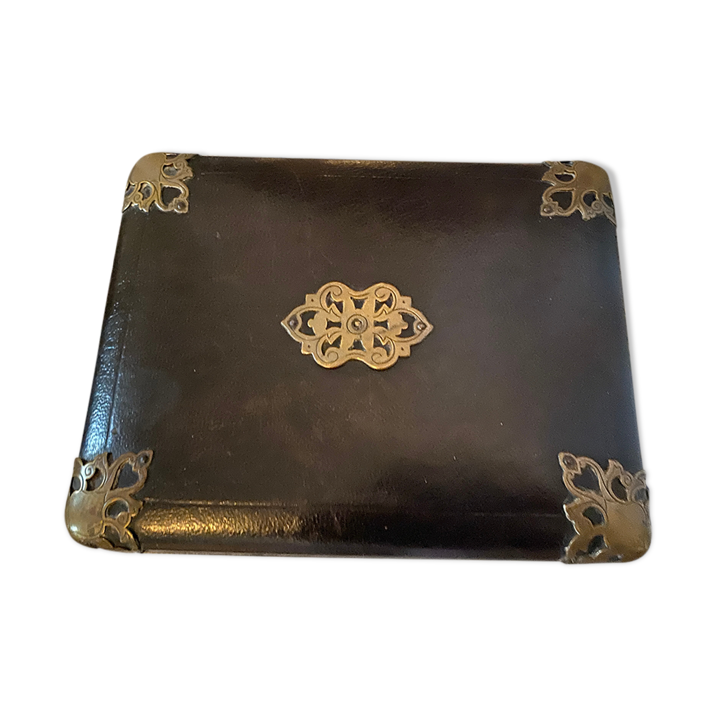 Coffret à bijoux en cuir et laiton capitonné ancien