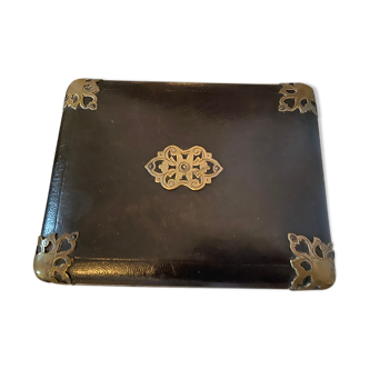 Coffret à bijoux en cuir et laiton capitonné ancien