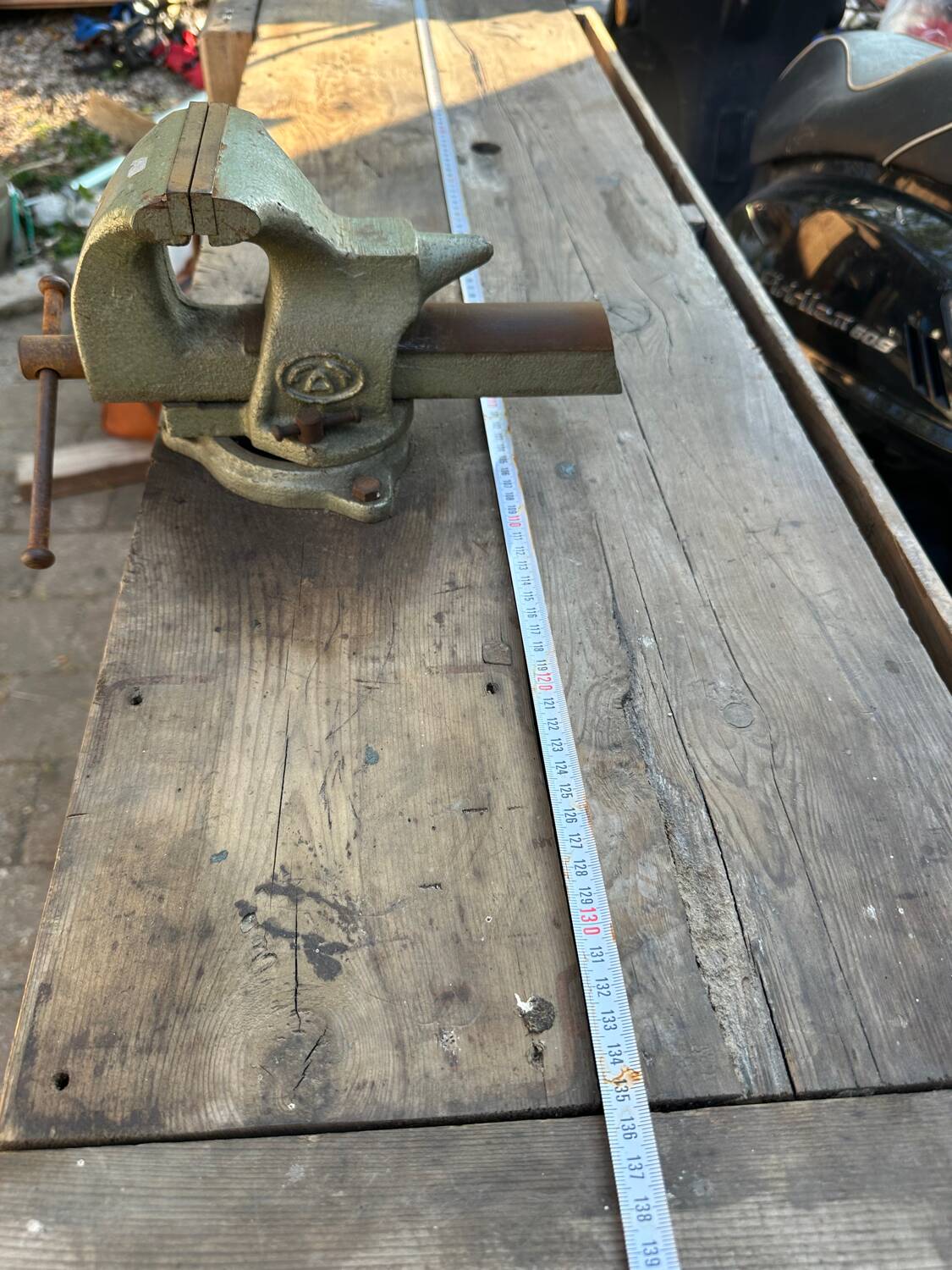 Carpenter's workbench decor