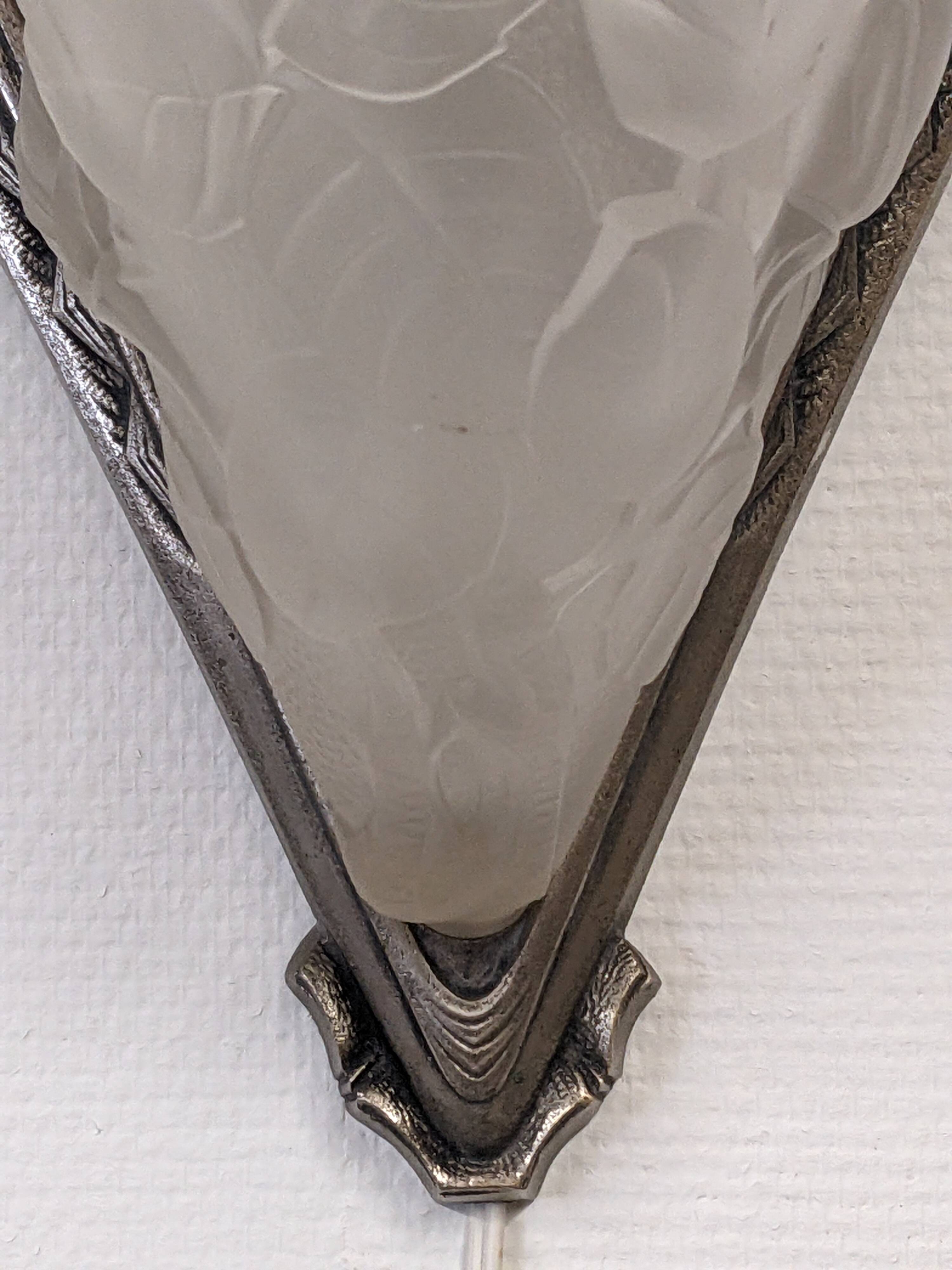 Art Deco wall lamp in frosted glass and nickel-plated bronze circa 1920
