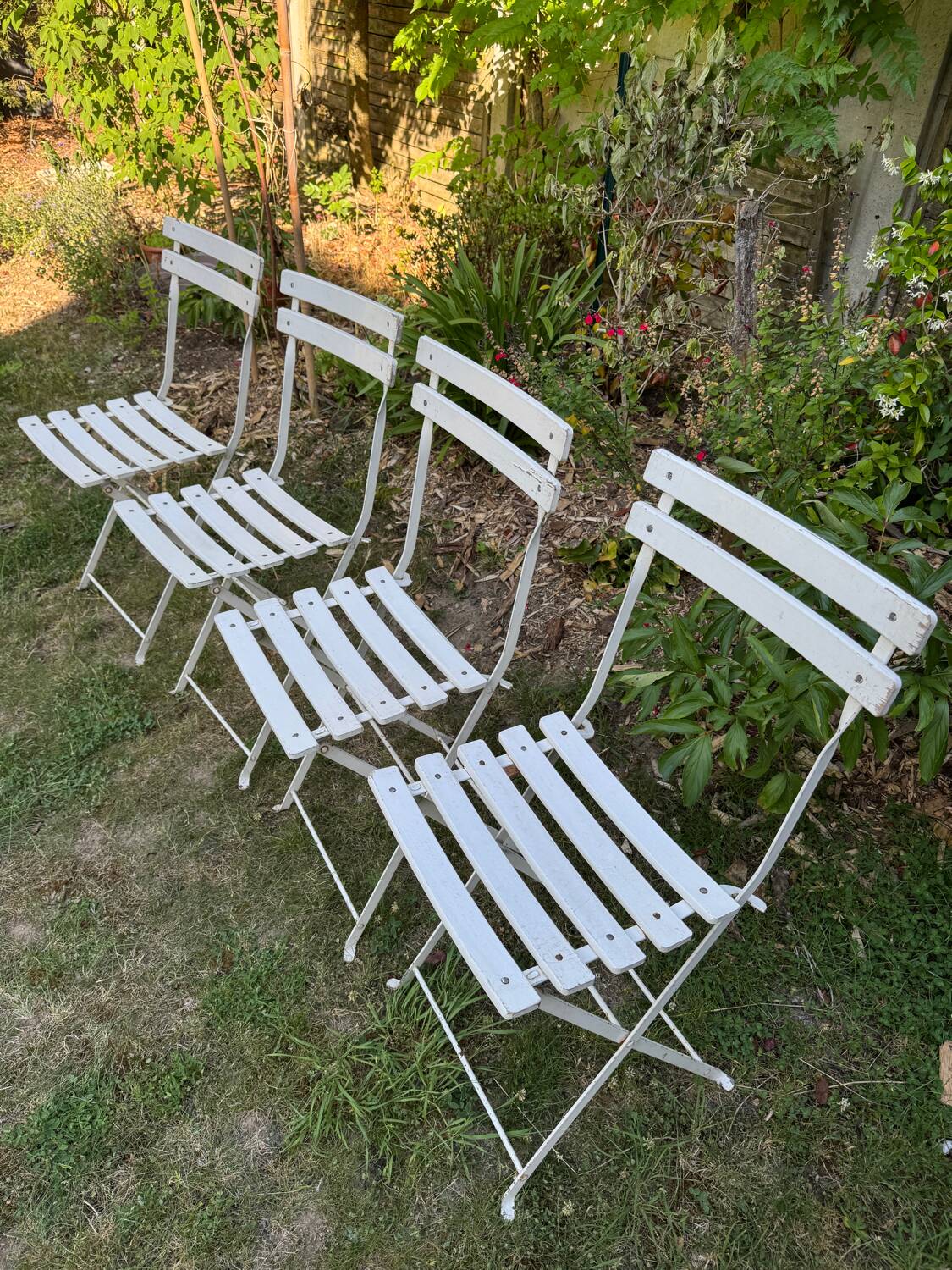 Set of 4 vintage folding chairs in metal and wood