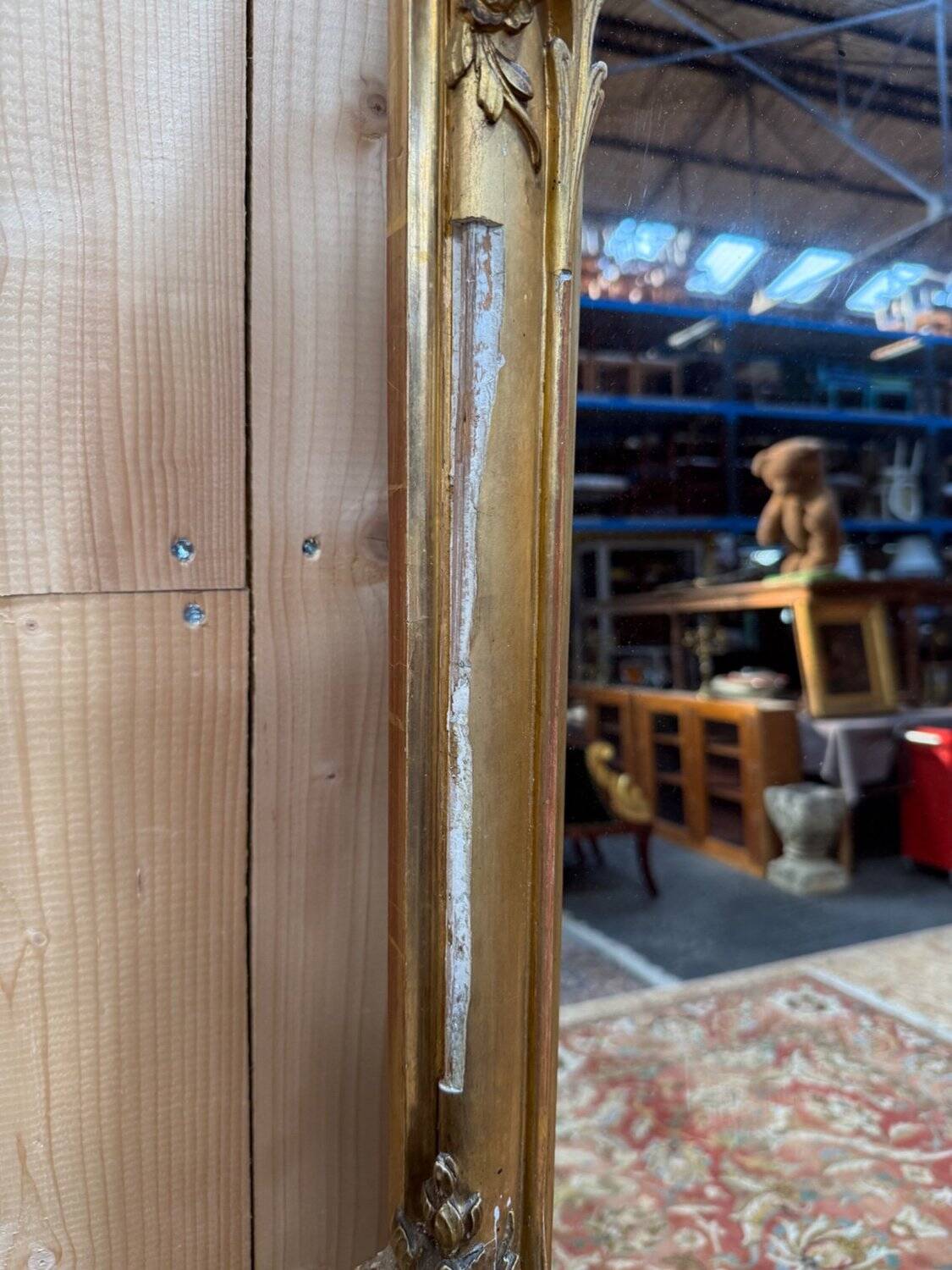 Napoleon III mirror in wood and gilded stucco with gold leaf.