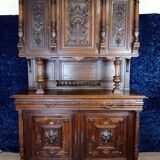 Beautiful Renaissance style sideboard in solid walnut, fully carved