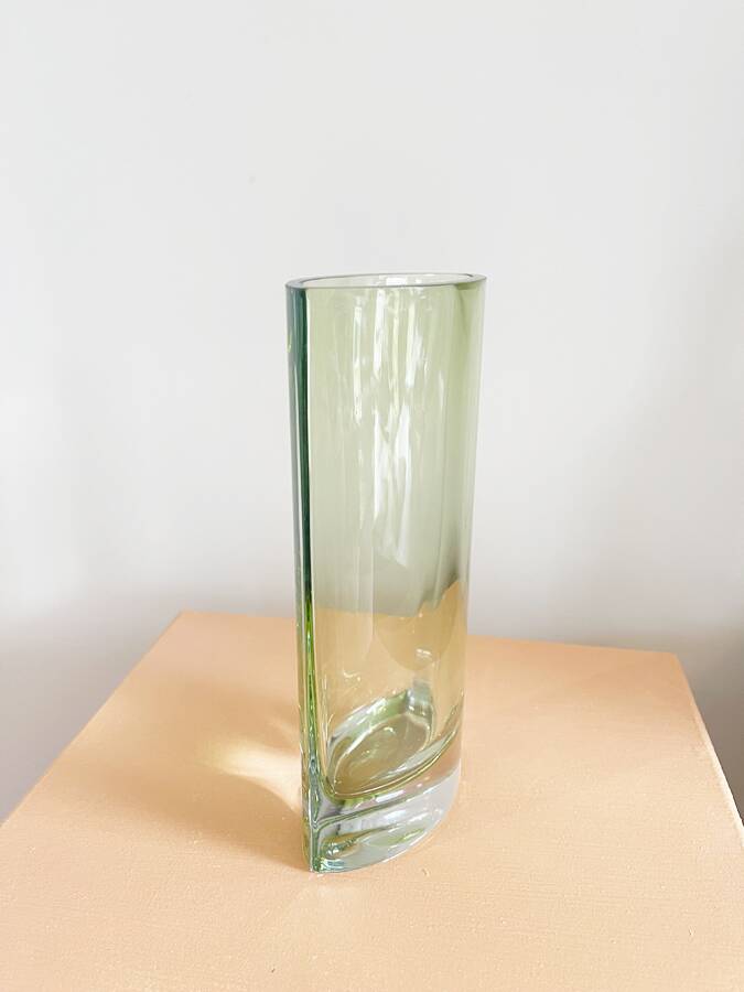 Hand-blown glass vase in apple green – circa 1980