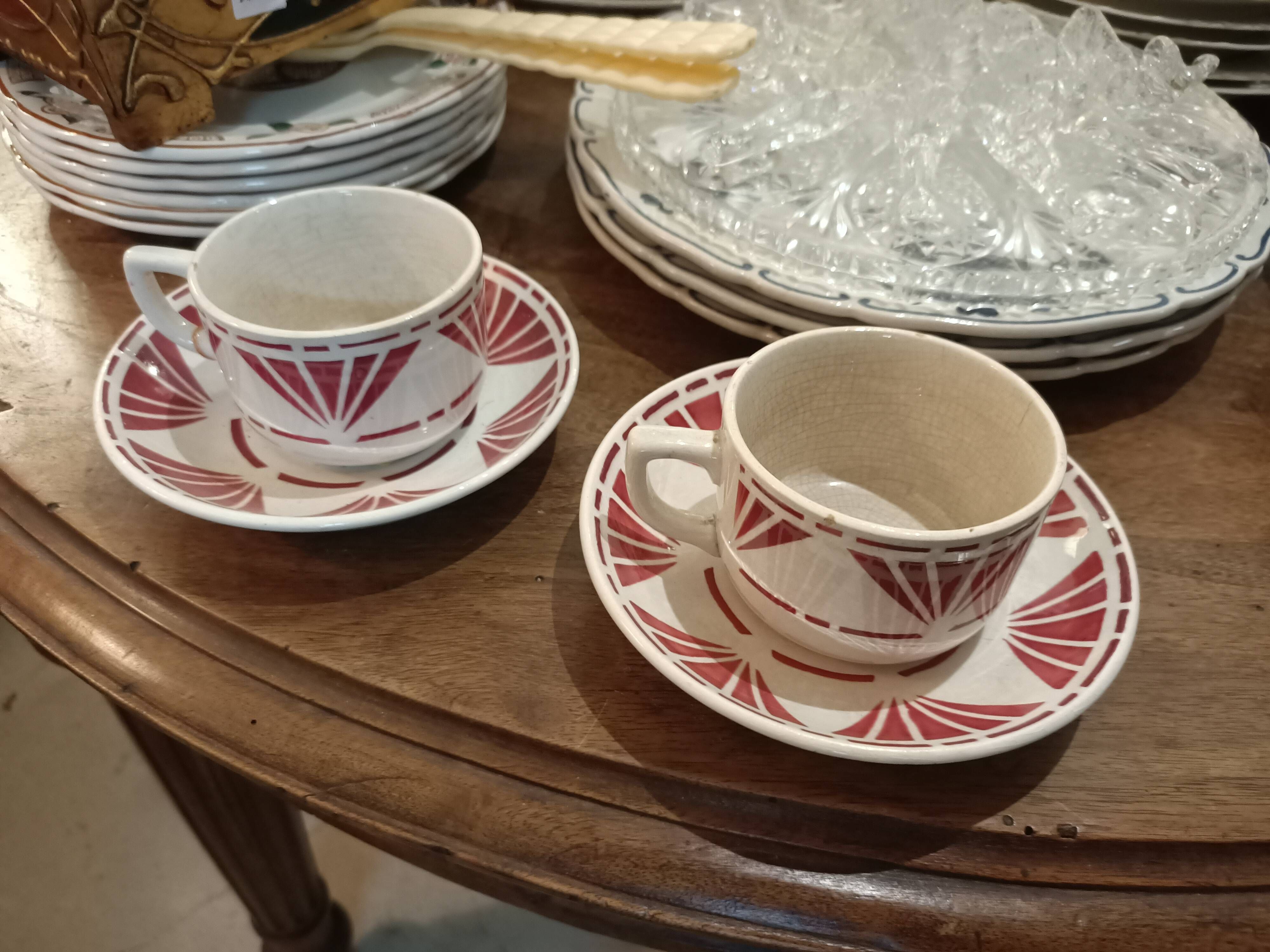 Lot de deux tasses avec soucoupes