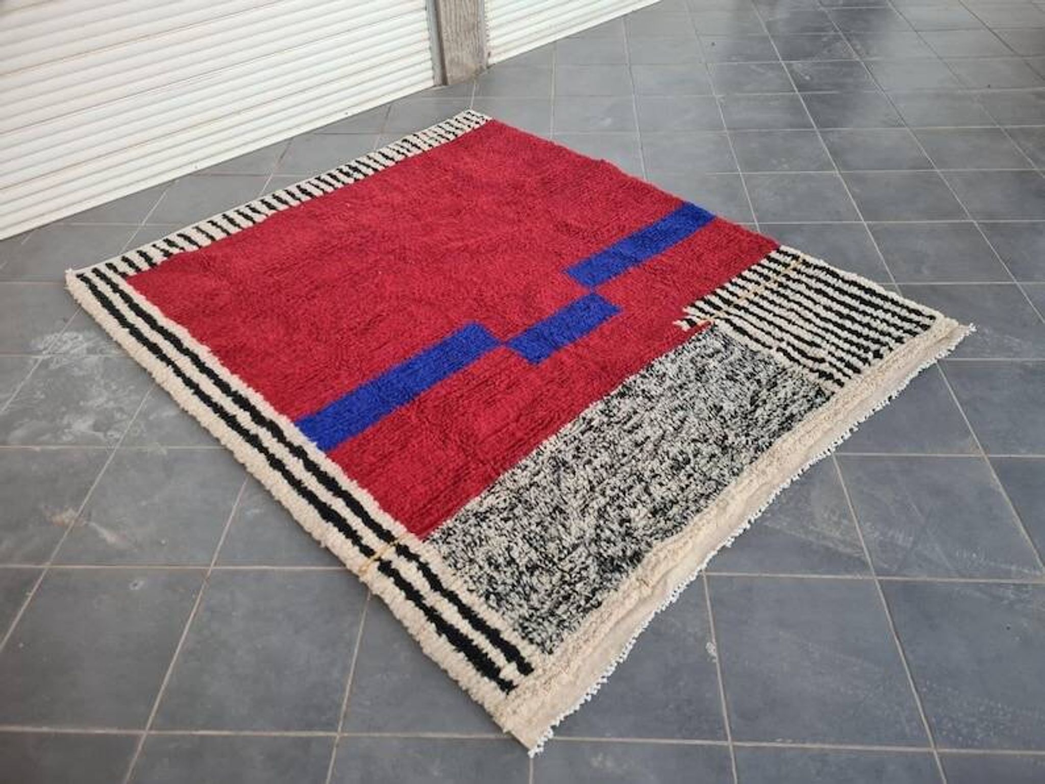 Tapis en laine naturel traditionnelle à motifs colorés taille 2/3 m
