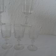 Set de 6 verres à pied anciens 2 gravés et 4 taillés porto vin