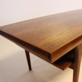 Table basse avec étagère en teck de conception danoise des années 1960.