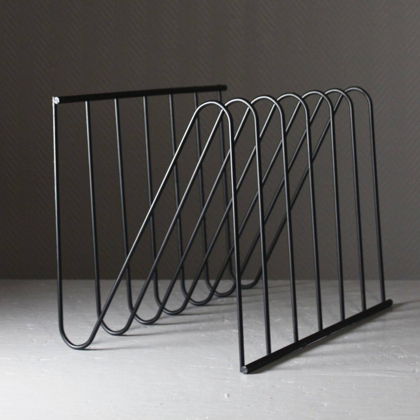 Vintage magazine rack "Z" design François Arnal 1970s